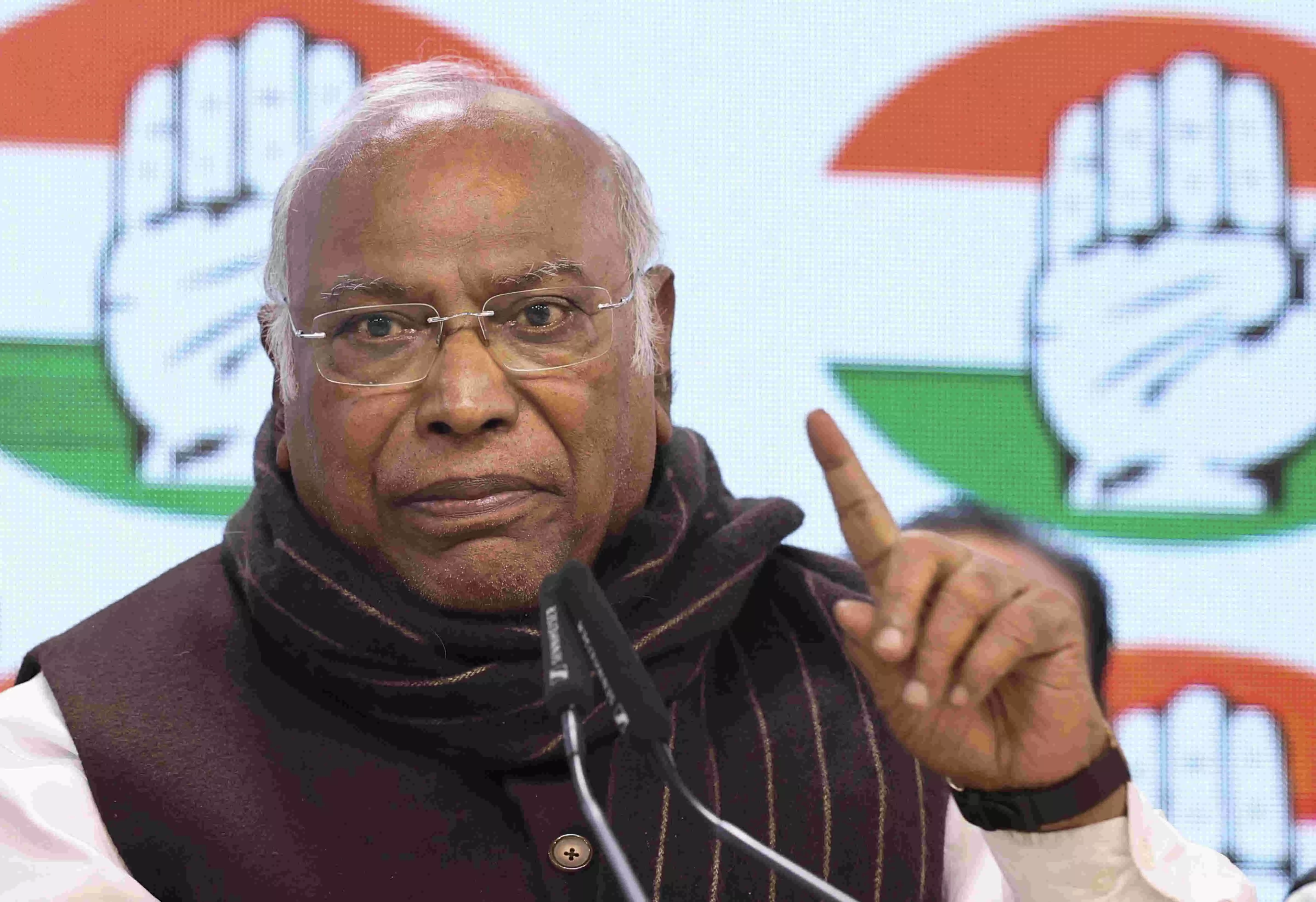 PM should sack Amit Shah from Cabinet if he doesnt quit on his own: Kharge PM should sack Amit Shah from Cabinet if he doesnt quit on his own: Kharge