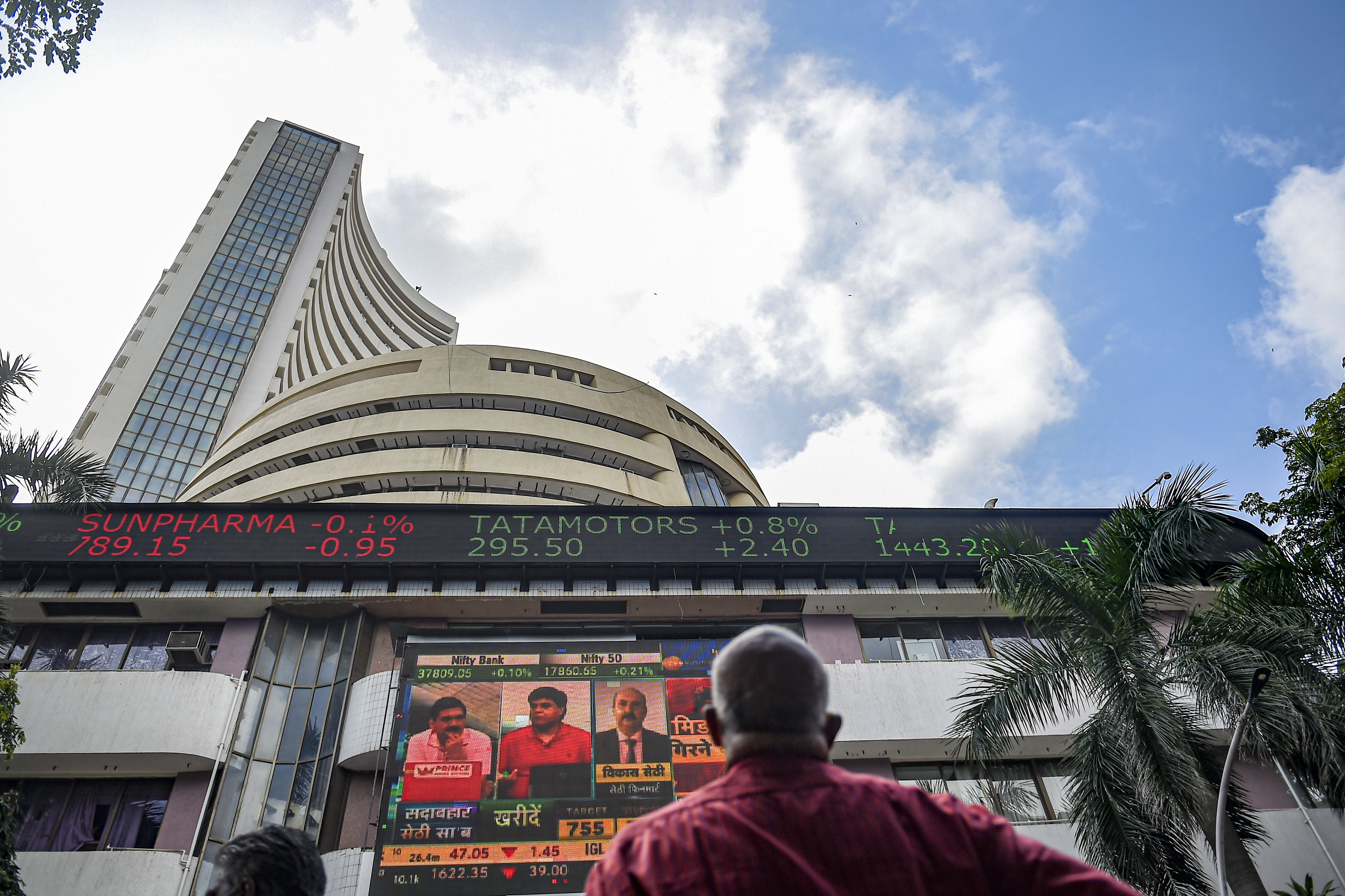 Sensex, Nifty slump in early trade as US Fed indicates fewer rate cuts next year