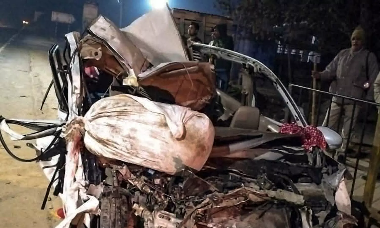 Six killed in Shahjahanpur road accident