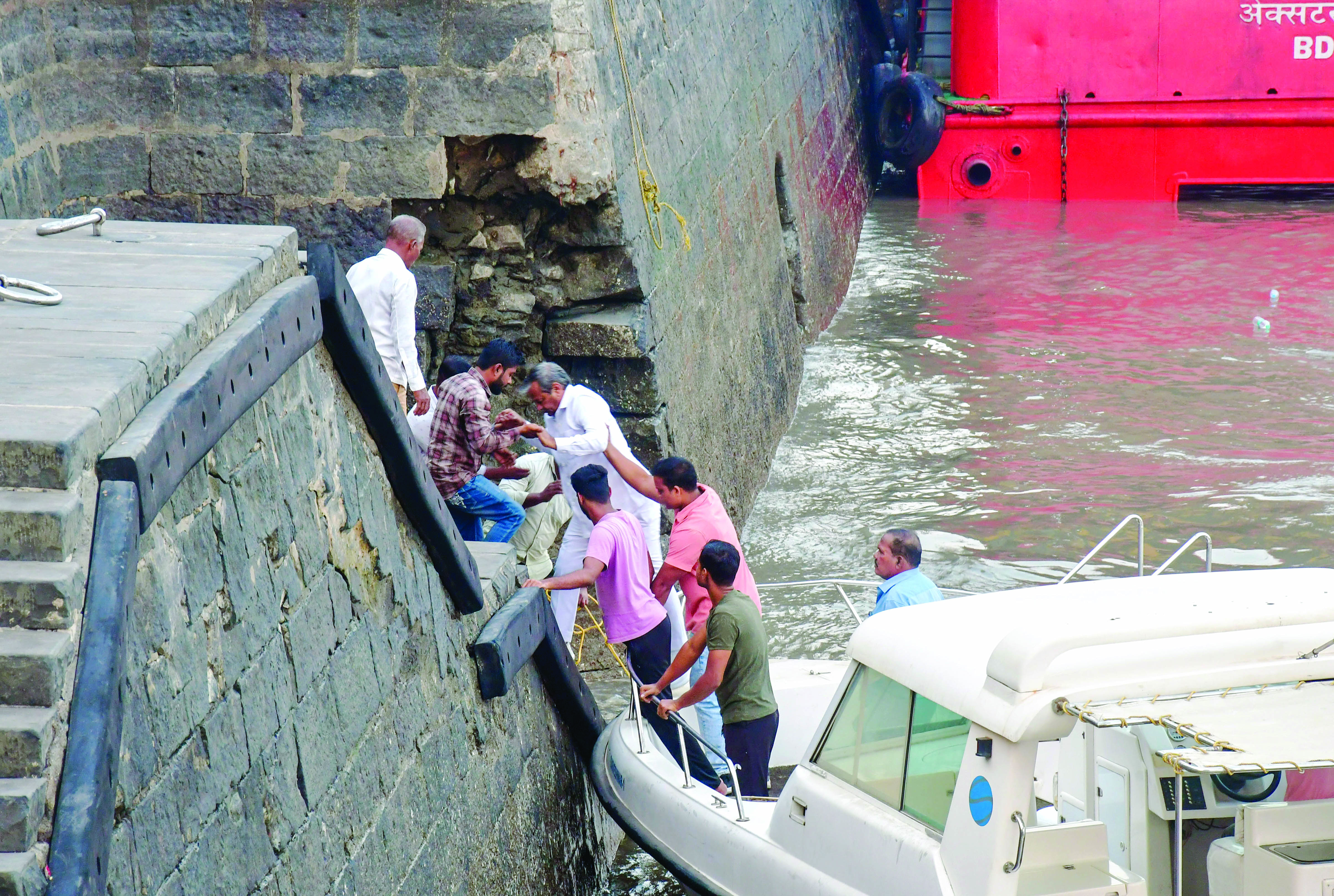 Craft-ferry crash: Death toll rises to 14; Navy orders probe Craft-ferry crash: Death toll rises to 14; Navy orders probe