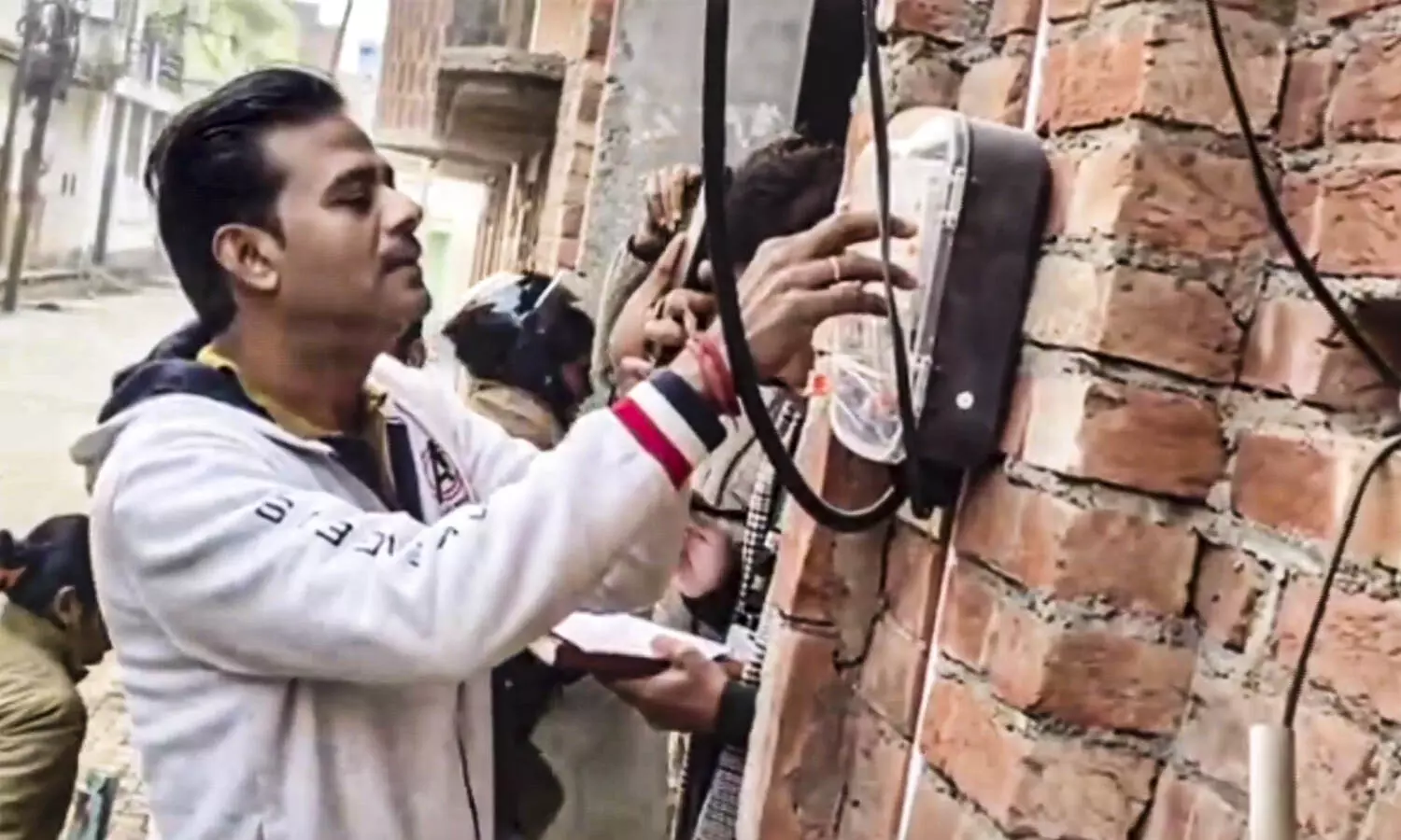 SPs Sambhal MP fined Rs 1.91 crore, electricity cut-off at residence for power theft