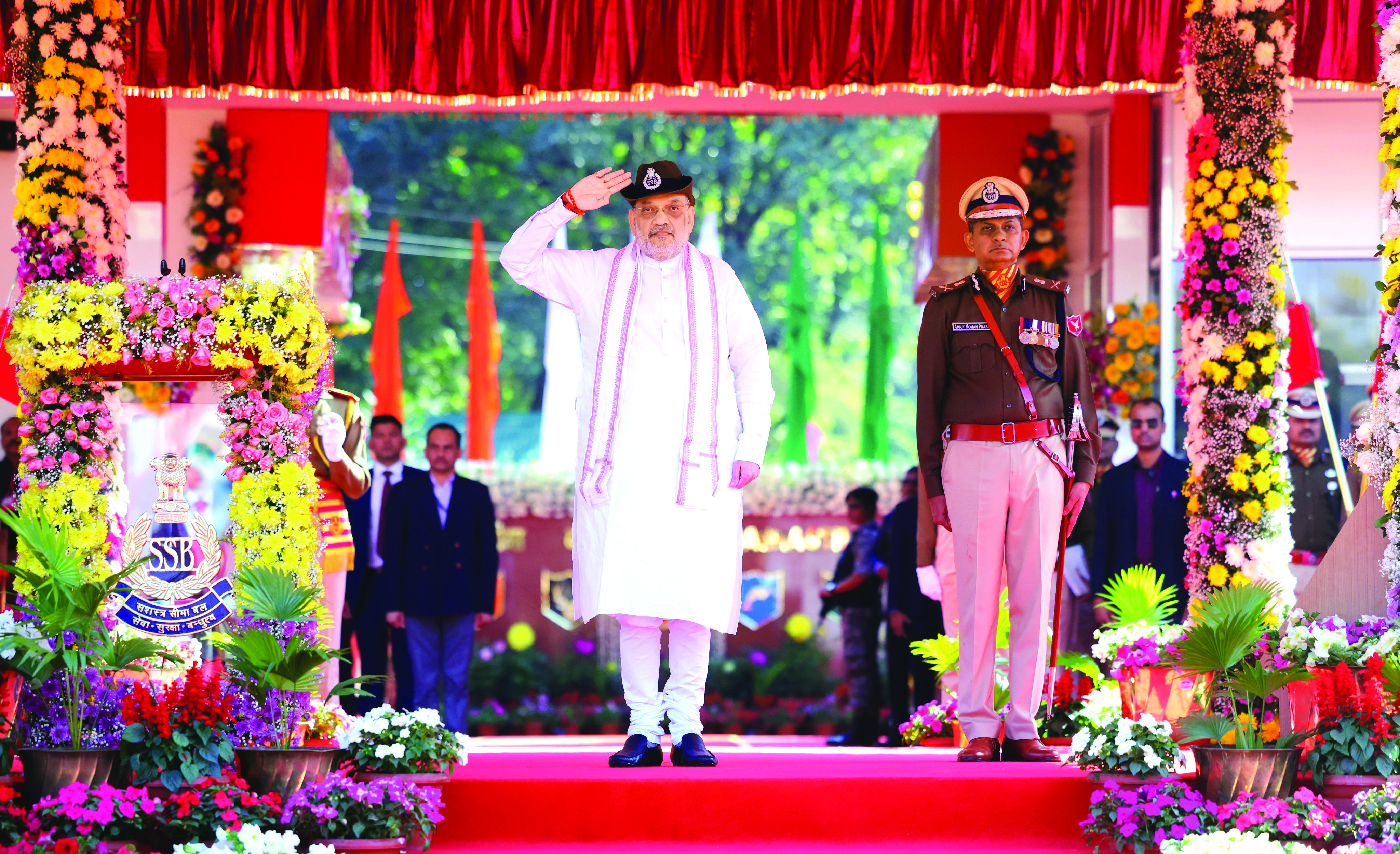 Shah lauds Sashastra Seema Bal for securing border areas, keeping naxalite threat at bay Shah lauds Sashastra Seema Bal for securing border areas, keeping naxalite threat at bay