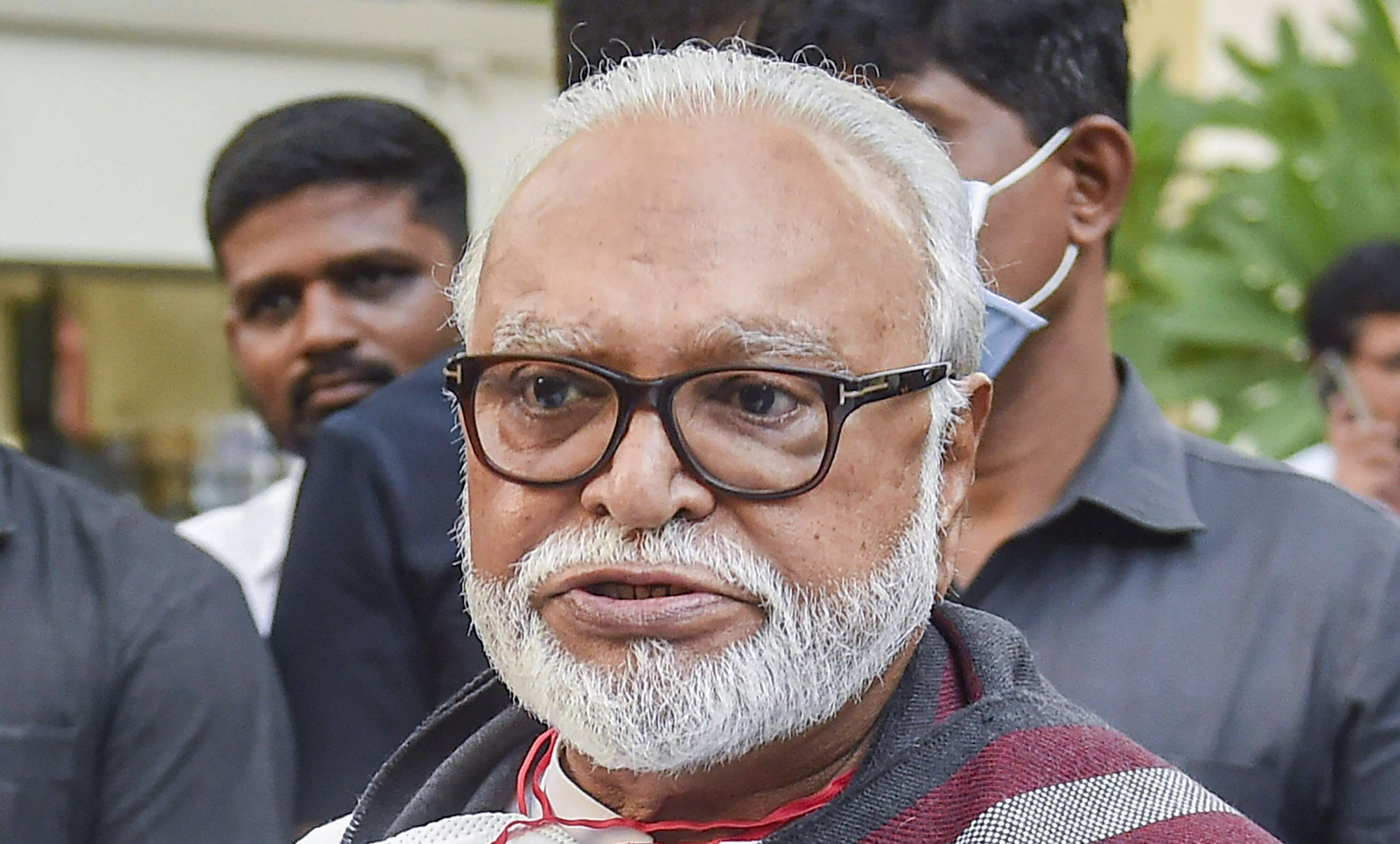 Sulking Bhujbal meets CM Fadnavis, discusses political and social issues Sulking Bhujbal meets CM Fadnavis, discusses political and social issues