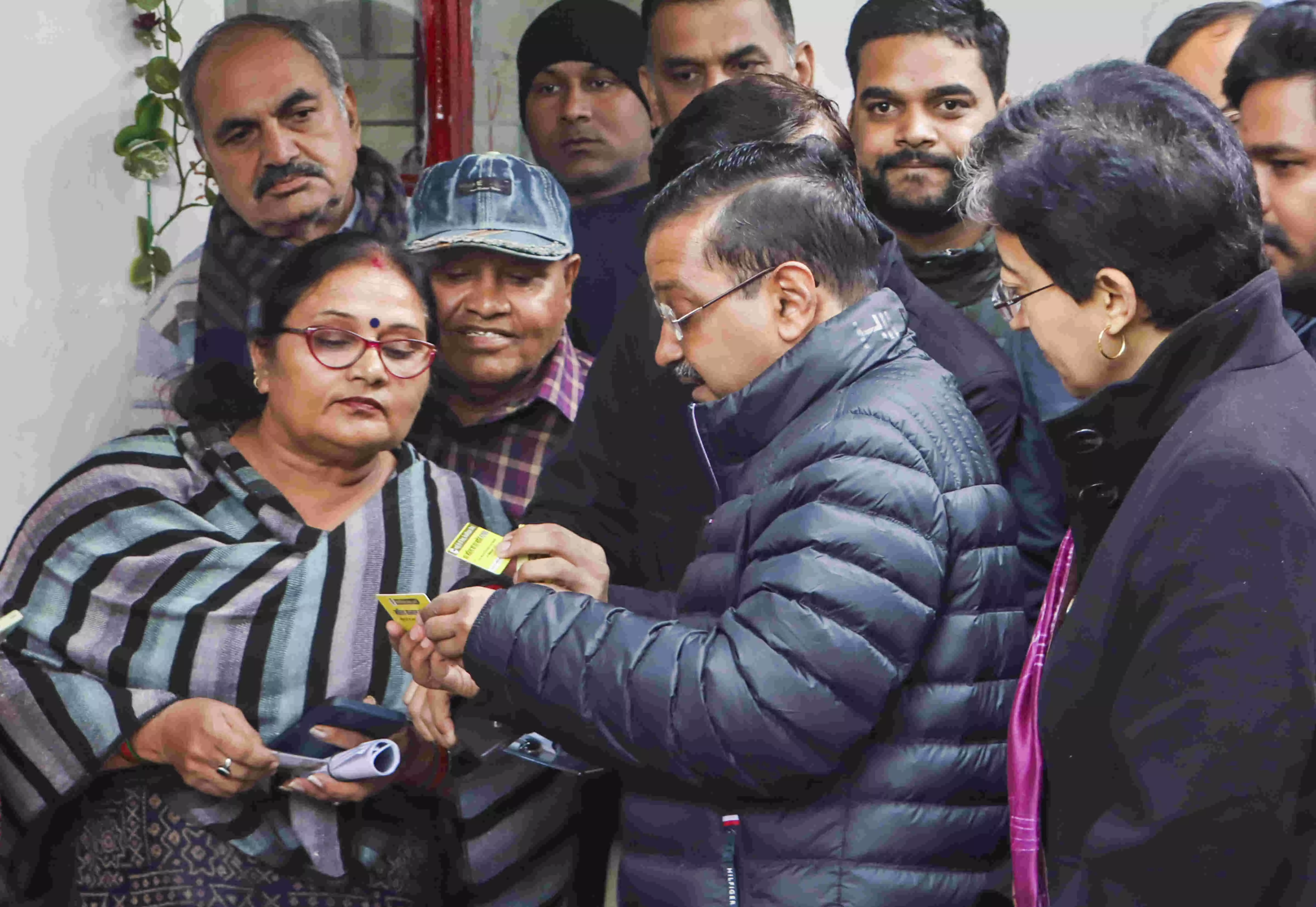 Delhi govt depts distance themselves from AAPs promised schemes, ask people not to share personal details Delhi govt depts distance themselves from AAPs promised schemes, ask people not to share personal details