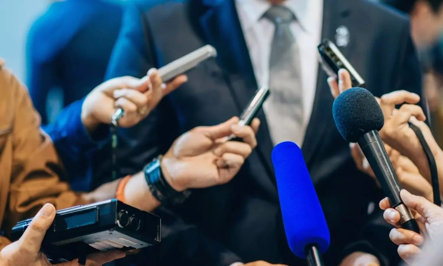 Journalists protest Crime Branchs decision to seize reporters phone over data breach report Journalists protest Crime Branchs decision to seize reporters phone over data breach report