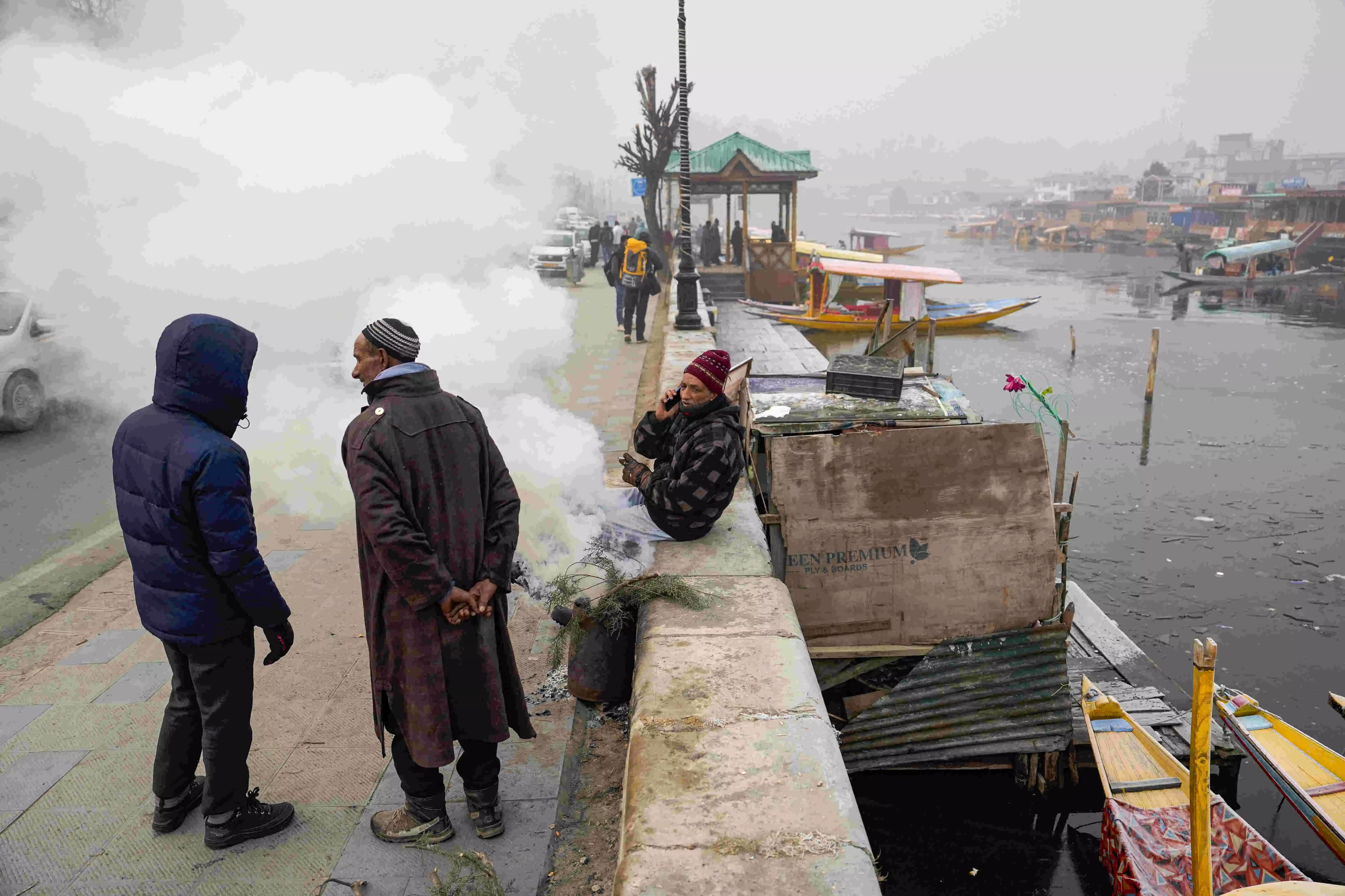 Intense cold wave conditions in Kashmir, Srinagar records minus 7.3 degrees Celsius