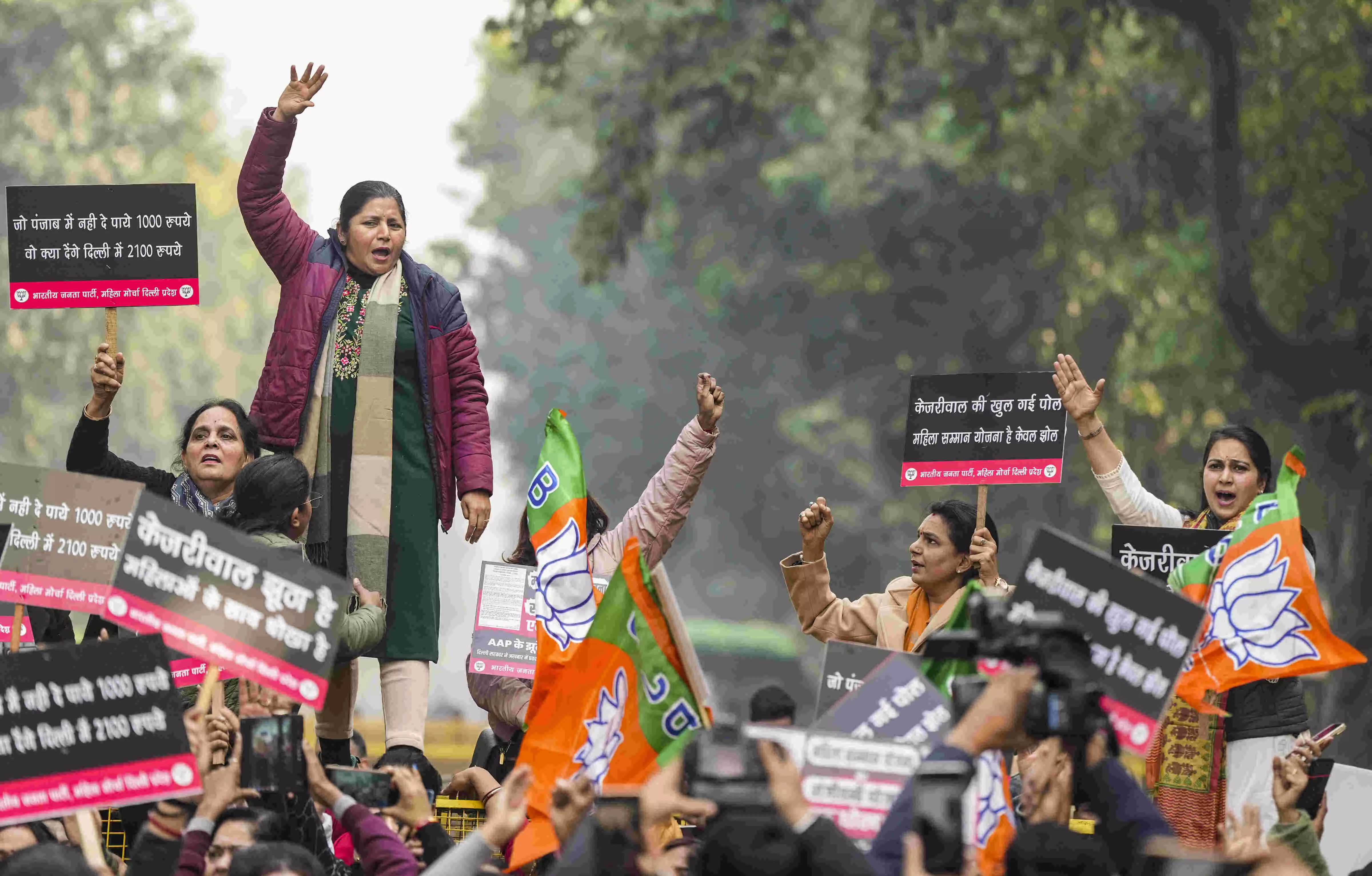 BJP protests near Kejriwals residence over Mahila Samman scheme BJP protests near Kejriwals residence over Mahila Samman scheme