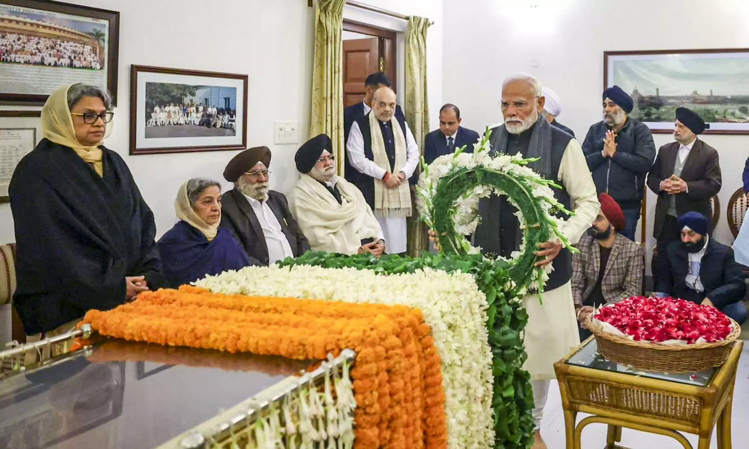 Tributes pour in for Manmohan Singh; former PM to be cremated on December 28