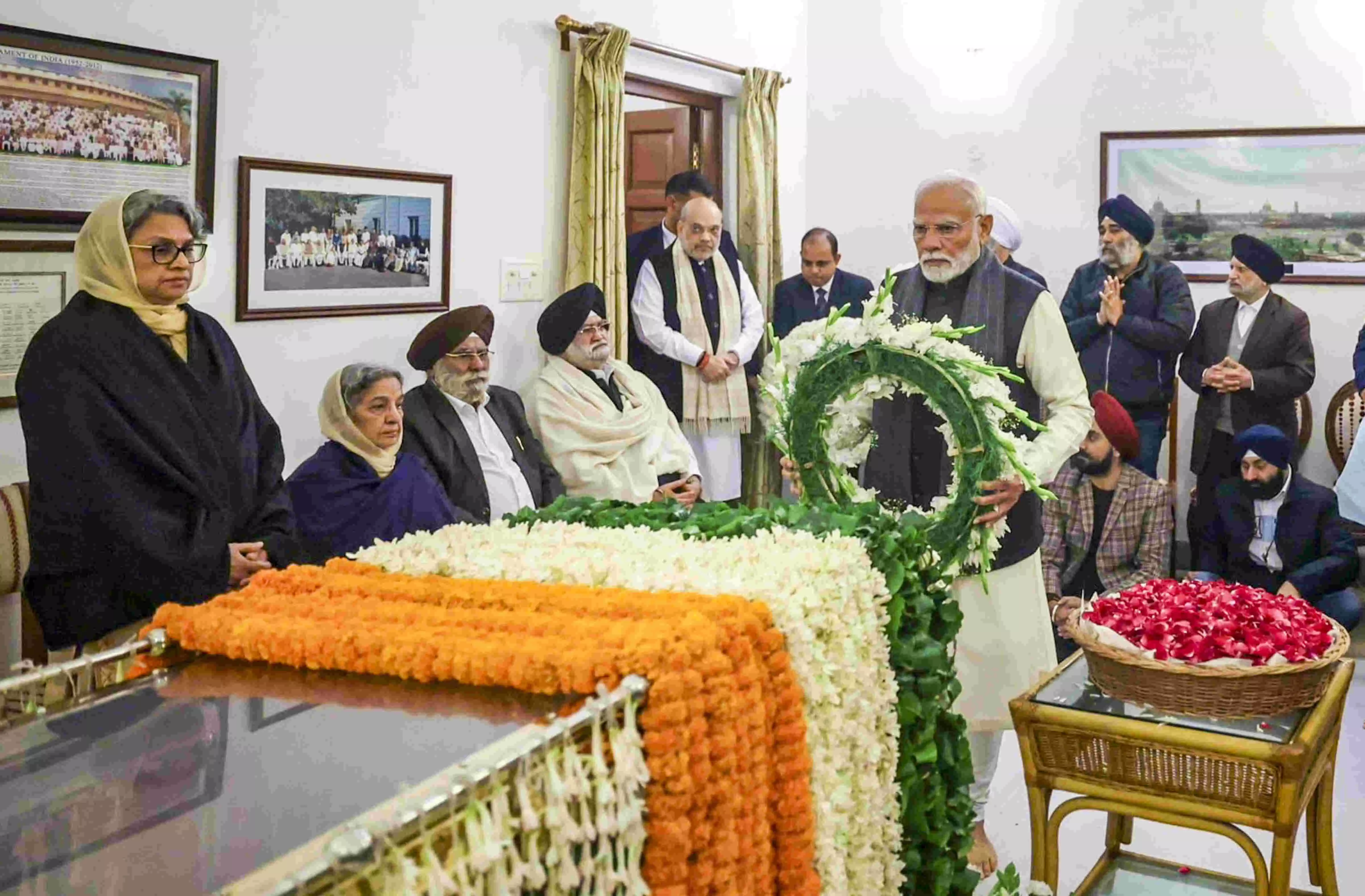 Tributes pour in for Manmohan Singh; former PM to be cremated on December 28