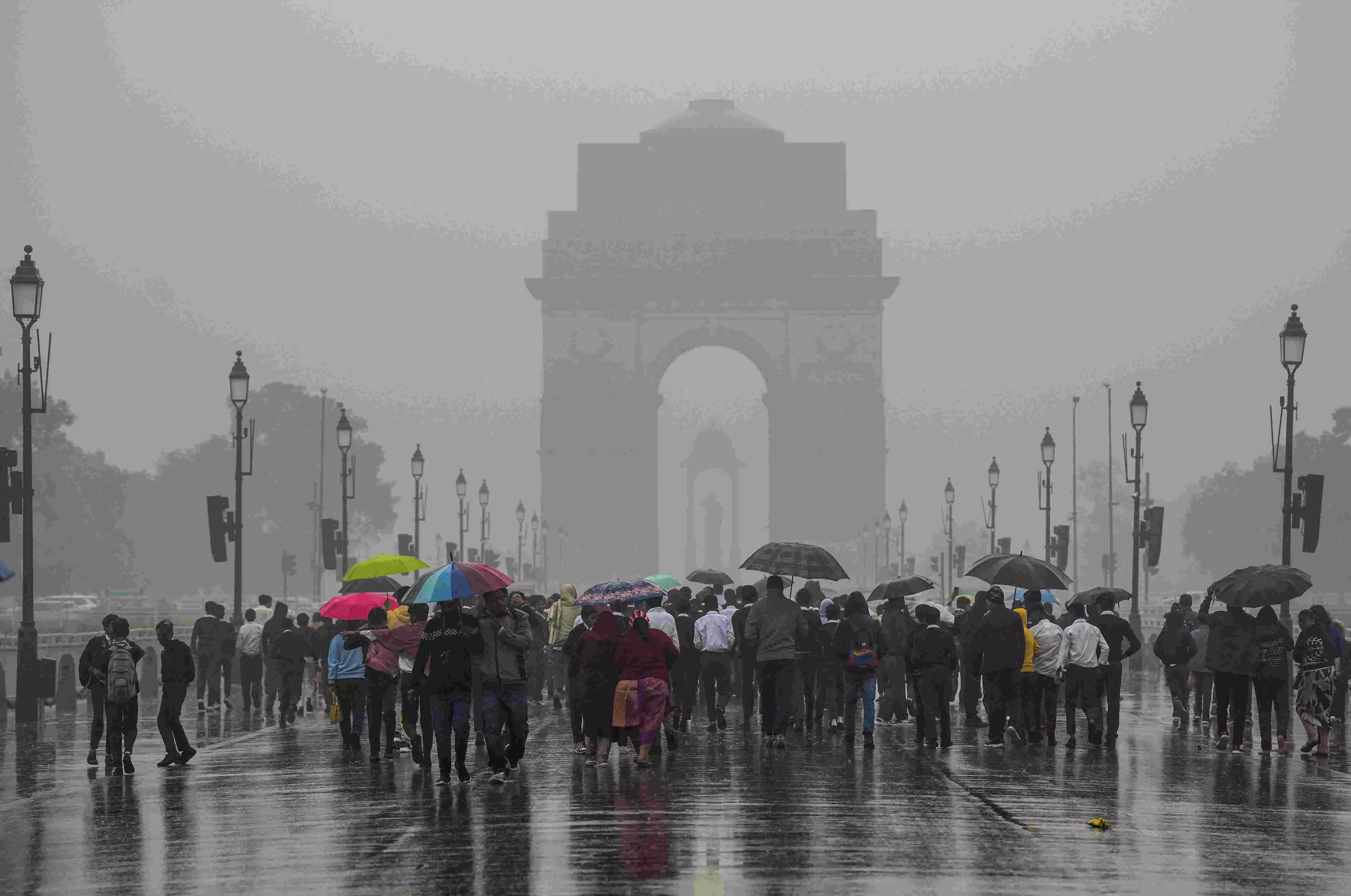 Rain lashes Delhi, orange warning issued Rain lashes Delhi, orange warning issued