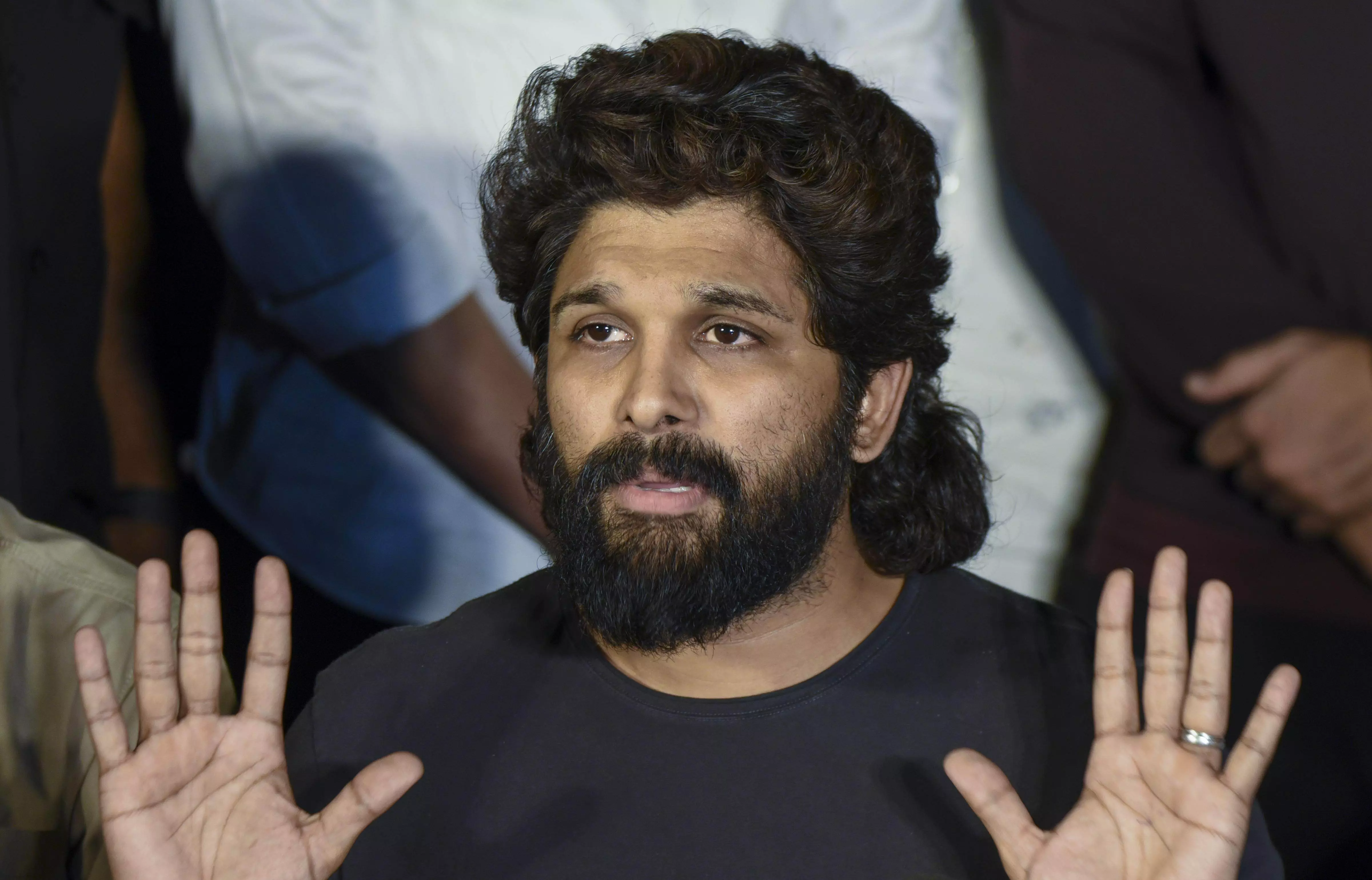 Theatre stampede case: Actor Allu Arjun appears before court virtually, files regular bail petition Theatre stampede case: Actor Allu Arjun appears before court virtually, files regular bail petition
