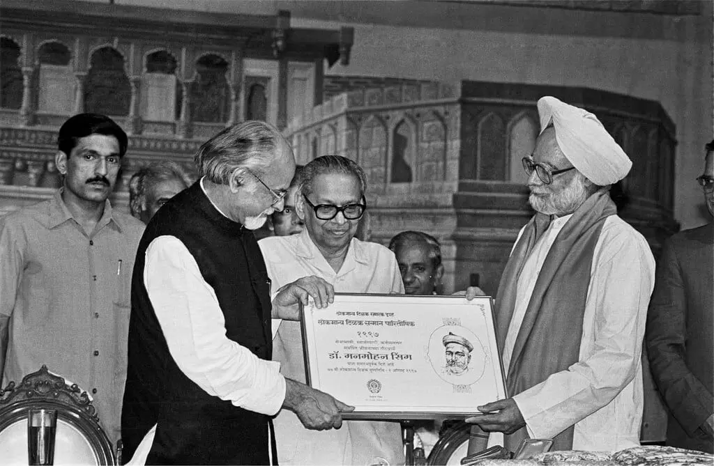 Union Cabinet hails Manmohan Singh as eminent statesman, distinguished leader Union Cabinet hails Manmohan Singh as eminent statesman, distinguished leader