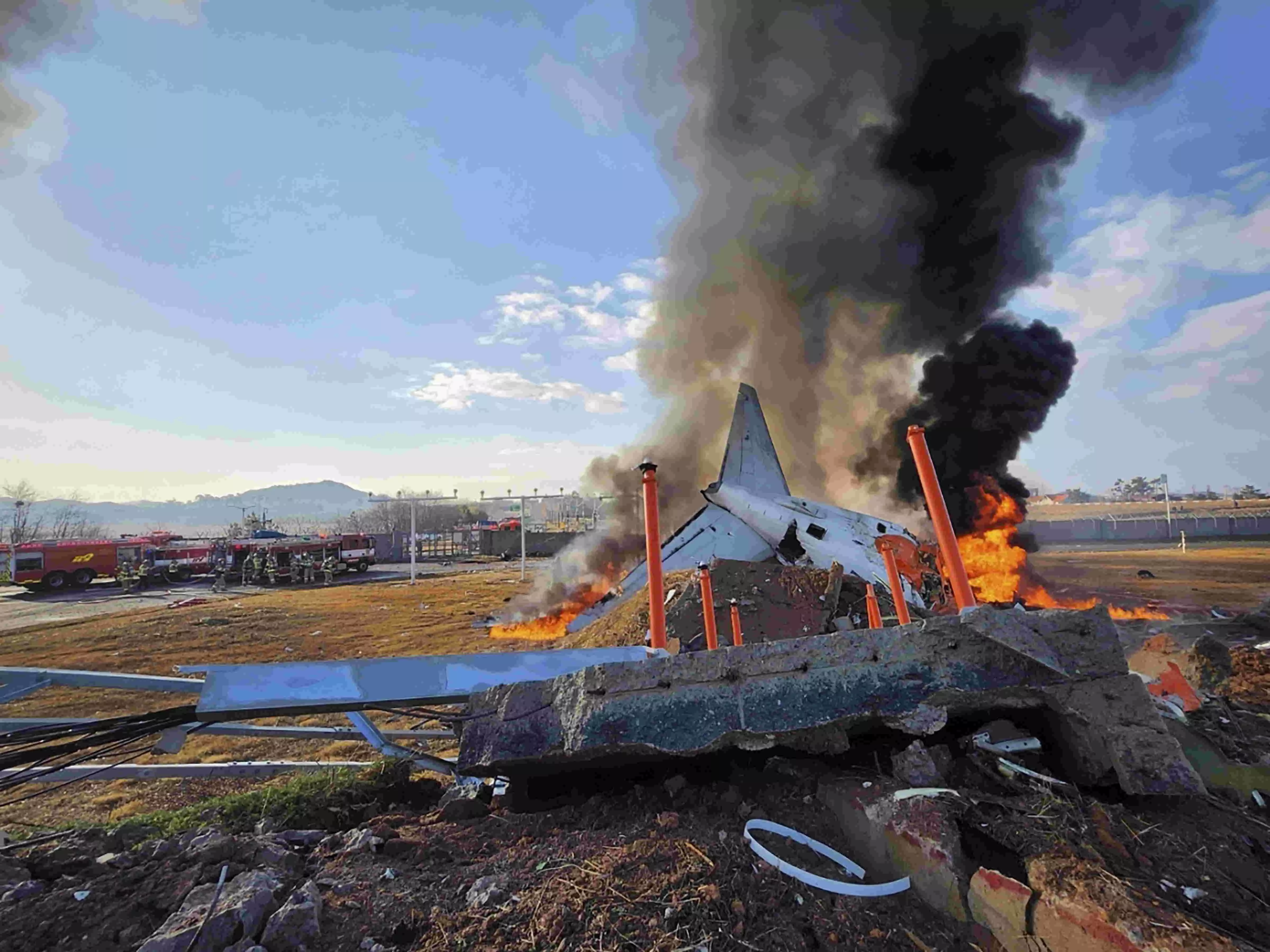 Plane bursts into flames while landing in South Korea, killing 179 Plane bursts into flames while landing in South Korea, killing 179