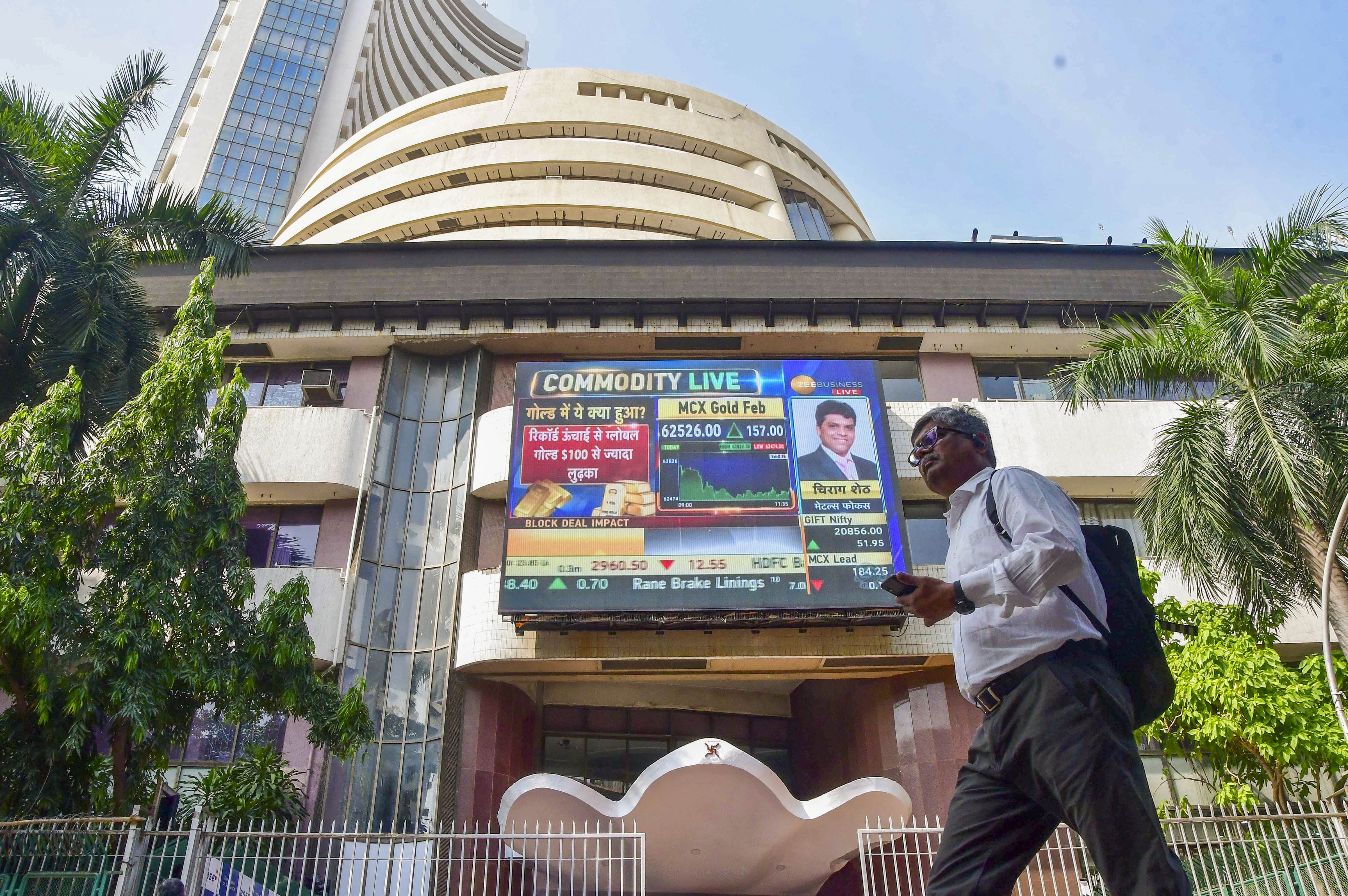 Markets trade lower in first session of 2025 on unabated foreign fund outflows