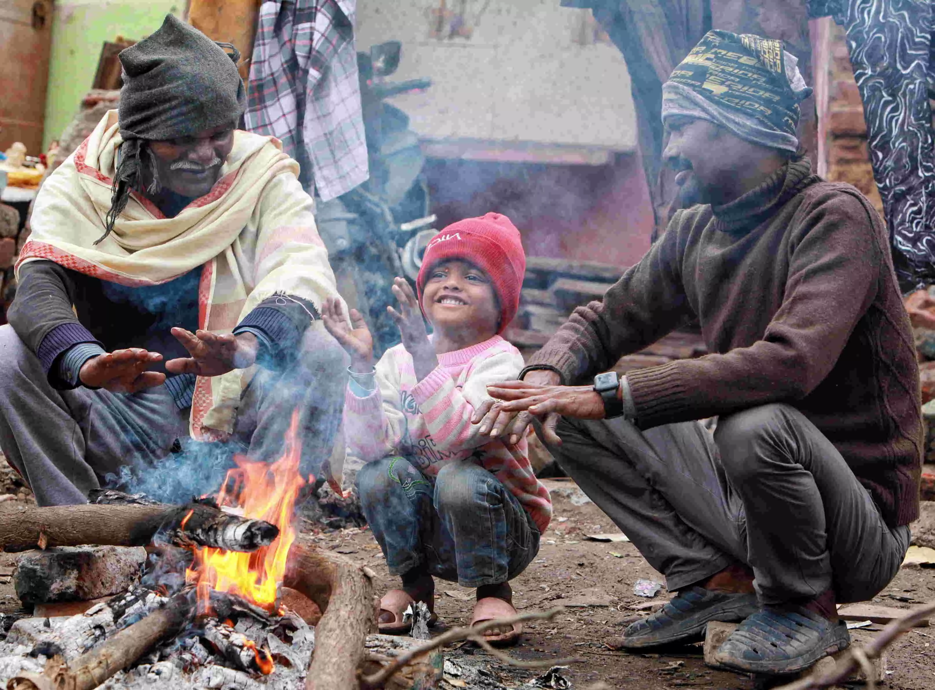 Mercury dips to 7.4 deg C in Delhi on first morning of New Year Mercury dips to 7.4 deg C in Delhi on first morning of New Year
