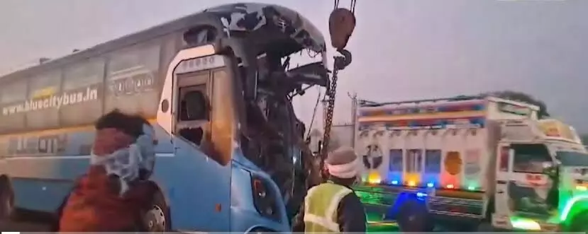 45 injured after bus rams into two trucks on Delhi-Mumbai Expressway in Rajasthans Dausa 45 injured after bus rams into two trucks on Delhi-Mumbai Expressway in Rajasthans Dausa
