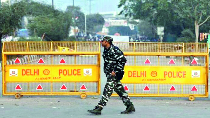 Delhi Police deports   7 B’deshi immigrants