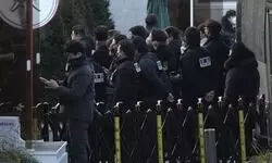 South Koreas impeached president defies warrant in hourslong standoff South Koreas impeached president defies warrant in hourslong standoff