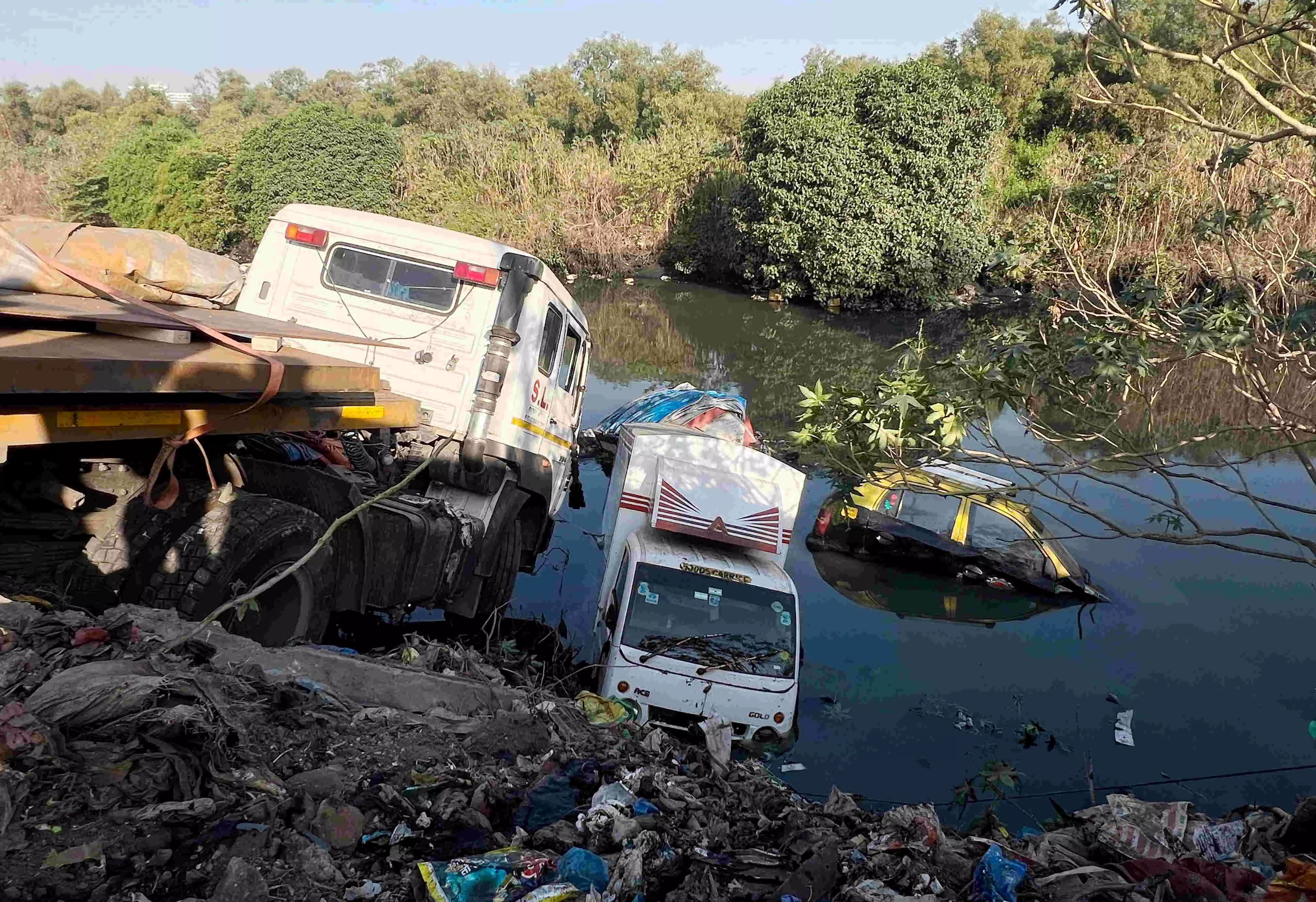 Taxi, tempo fall into creek as trailer hits parked vehicles in Mumbai
