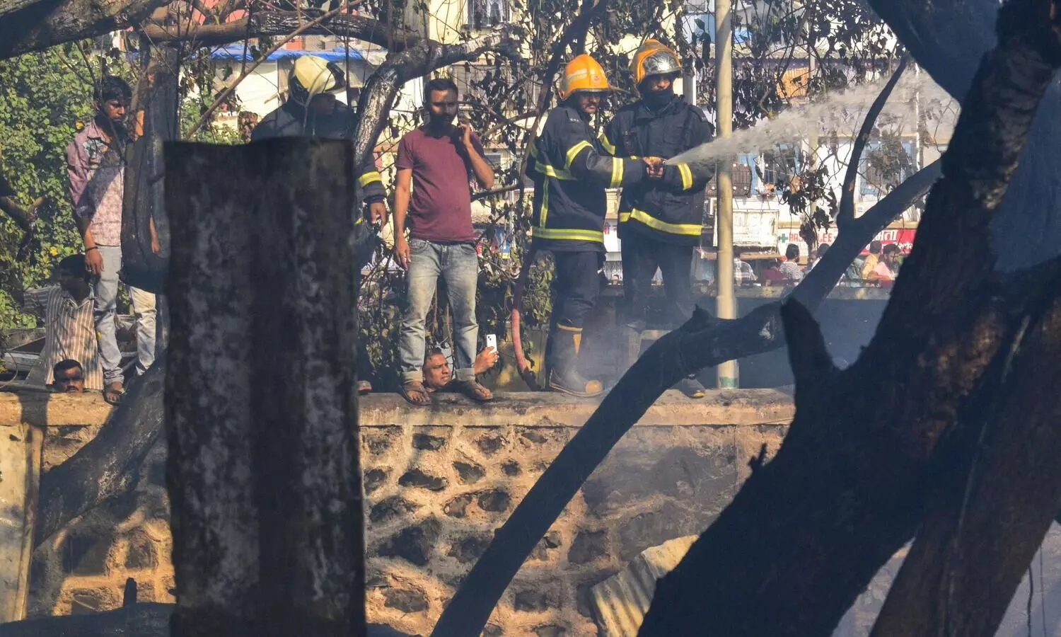 Fire destroys 20 hutments in Bandra slum, doused in one hour