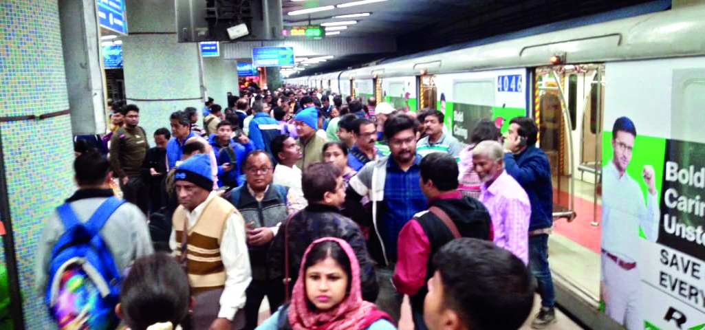 Metro services severely disrupted after suicide at Chandni Chowk Stn Metro services severely disrupted after suicide at Chandni Chowk Stn