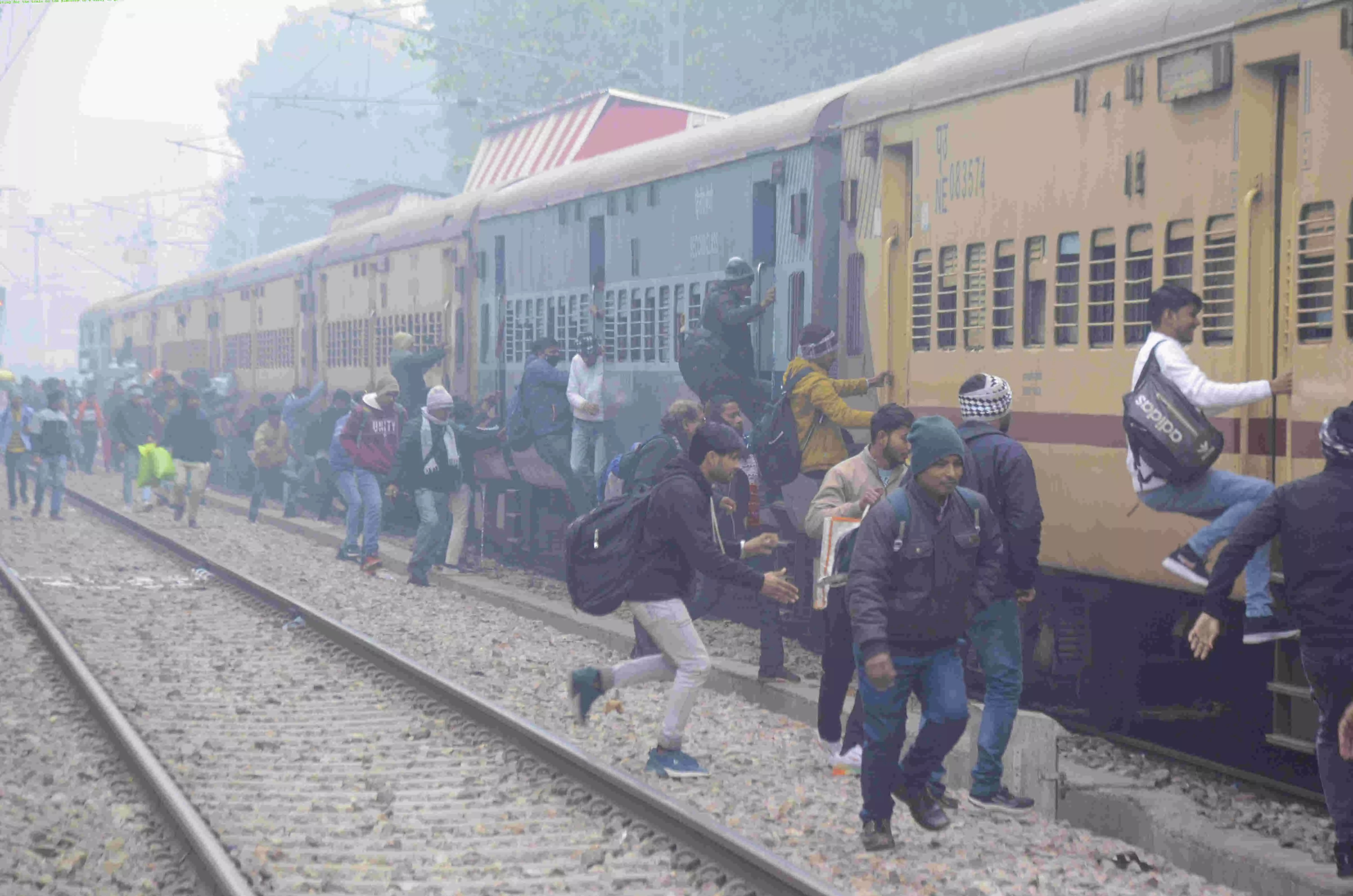 Thick fog blankets Delhi, delays 25 trains as visibility drops to 150m