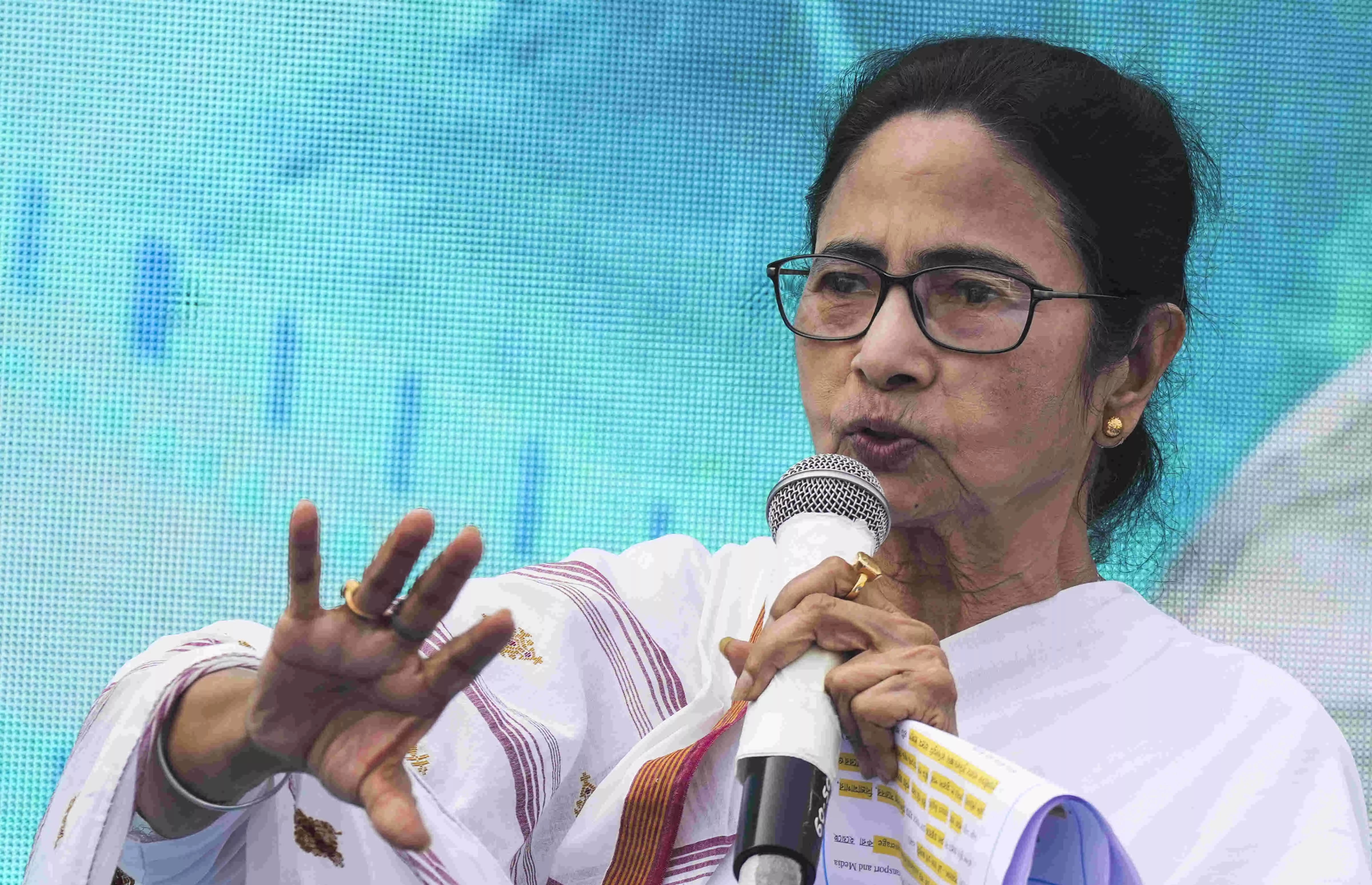 Mamata calls for all-round surveillance to thwart any trouble from Bangladesh during Gangasagar Mela Mamata calls for all-round surveillance to thwart any trouble from Bangladesh during Gangasagar Mela