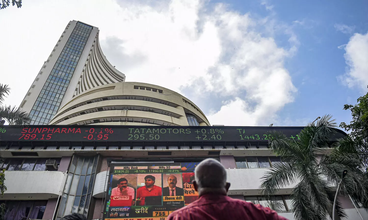 Markets log gain for 2nd day; Sensex climbs over 200 points