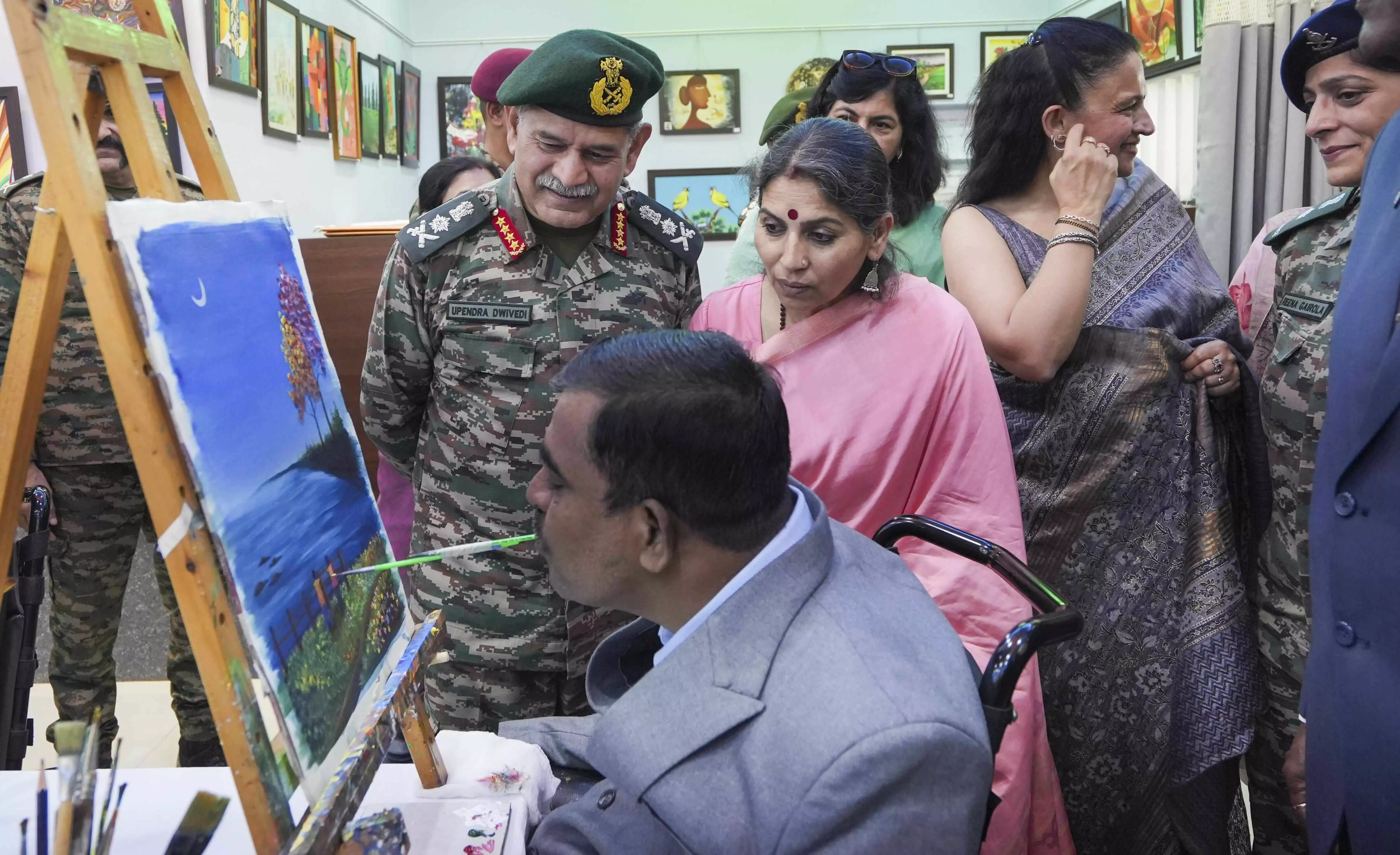 Quadriplegic ex-serviceman creates mouth-painted portrait of Army chief Quadriplegic ex-serviceman creates mouth-painted portrait of Army chief