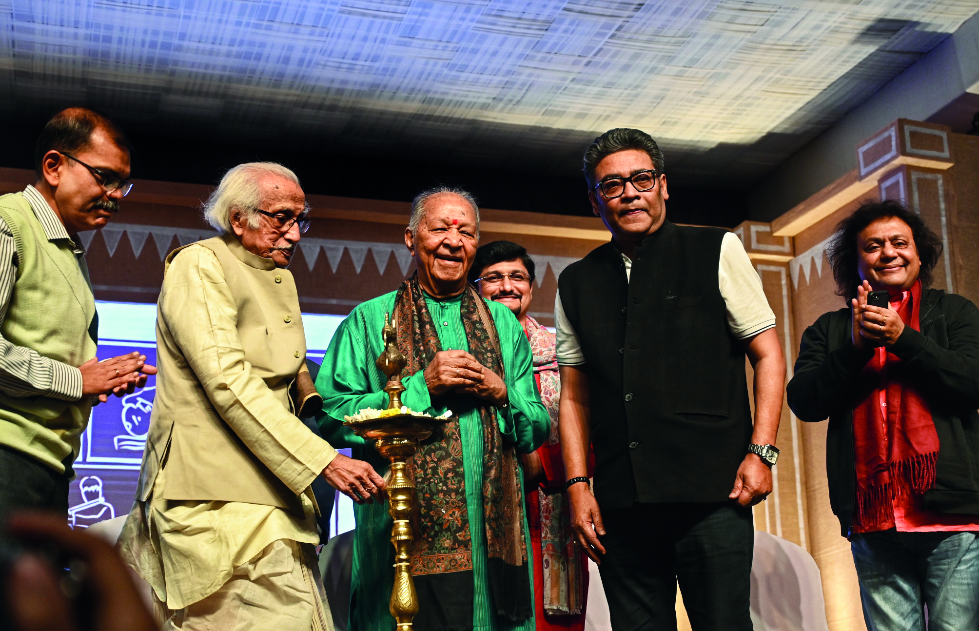 Pt Hariprasad Chaurasia draws packed crowd on day 1 Pt Hariprasad Chaurasia draws packed crowd on day 1