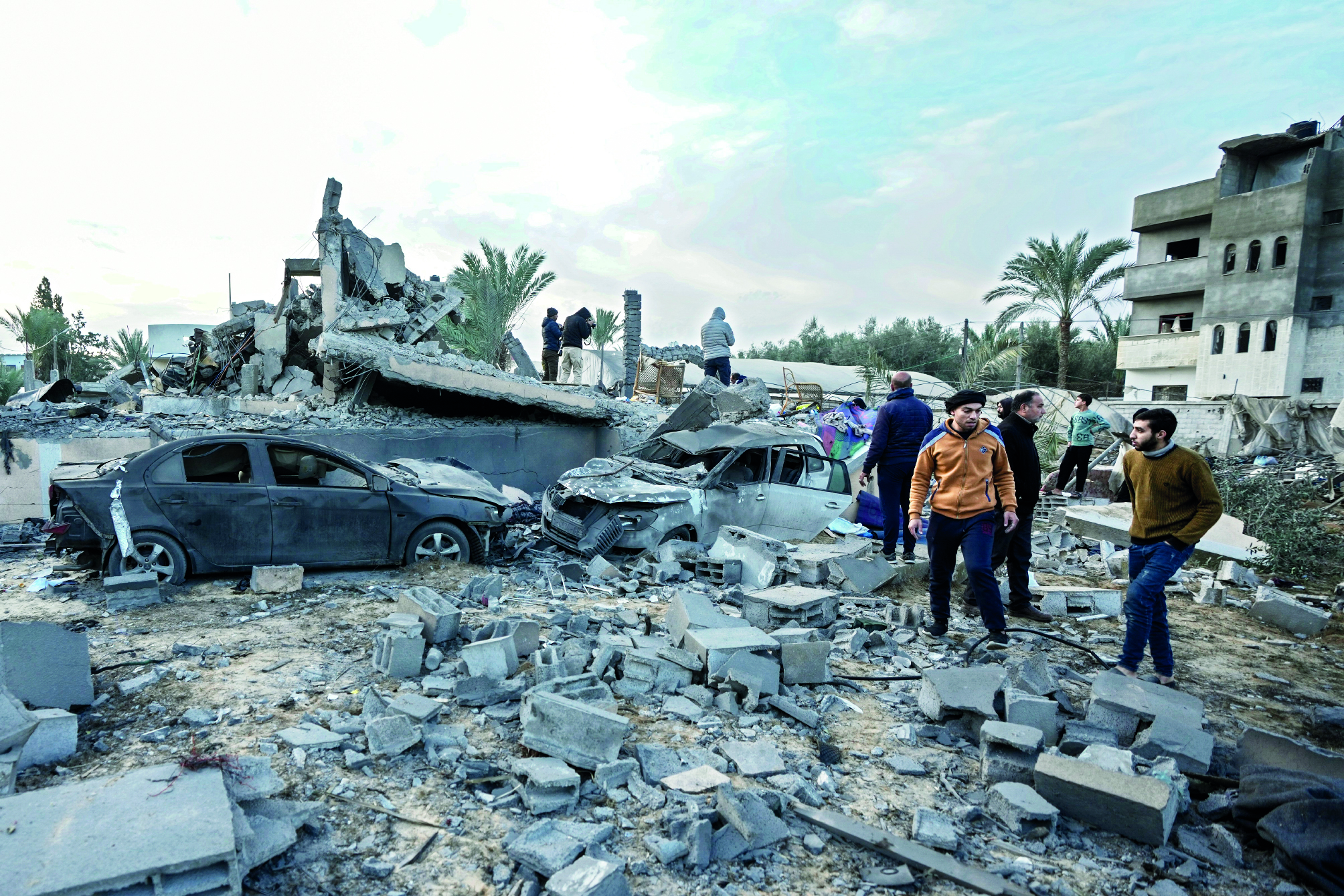 ‘Last minute crisis’ with Hamas holding up approval of Gaza truce, hostage deal