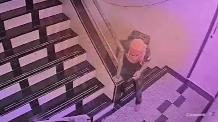 New video shows suspect in Saif Ali Khans attack going upstairs in building with his face covered New video shows suspect in Saif Ali Khans attack going upstairs in building with his face covered