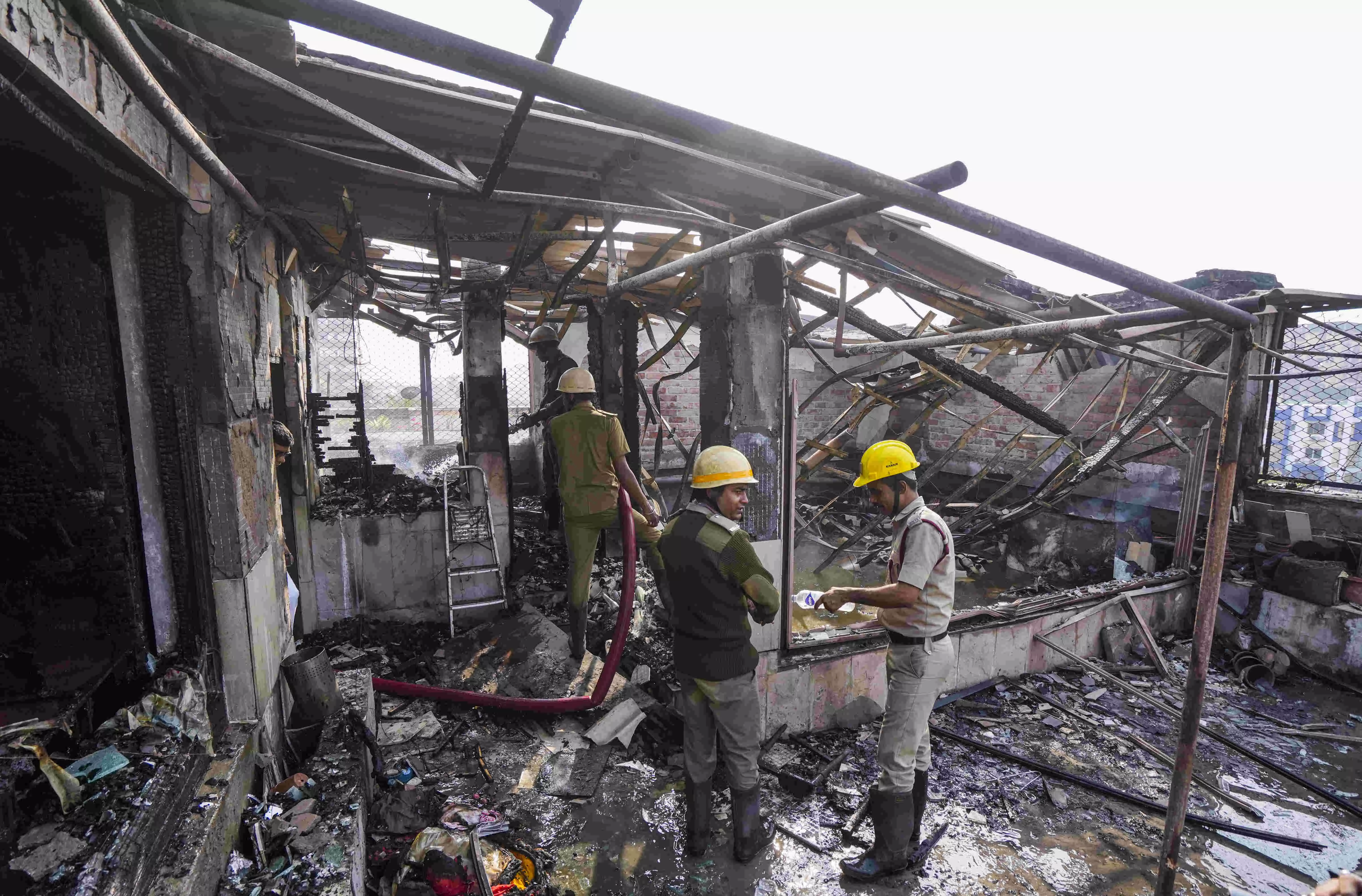 Fire breaks out in rooftop room in south Kolkata building Fire breaks out in rooftop room in south Kolkata building