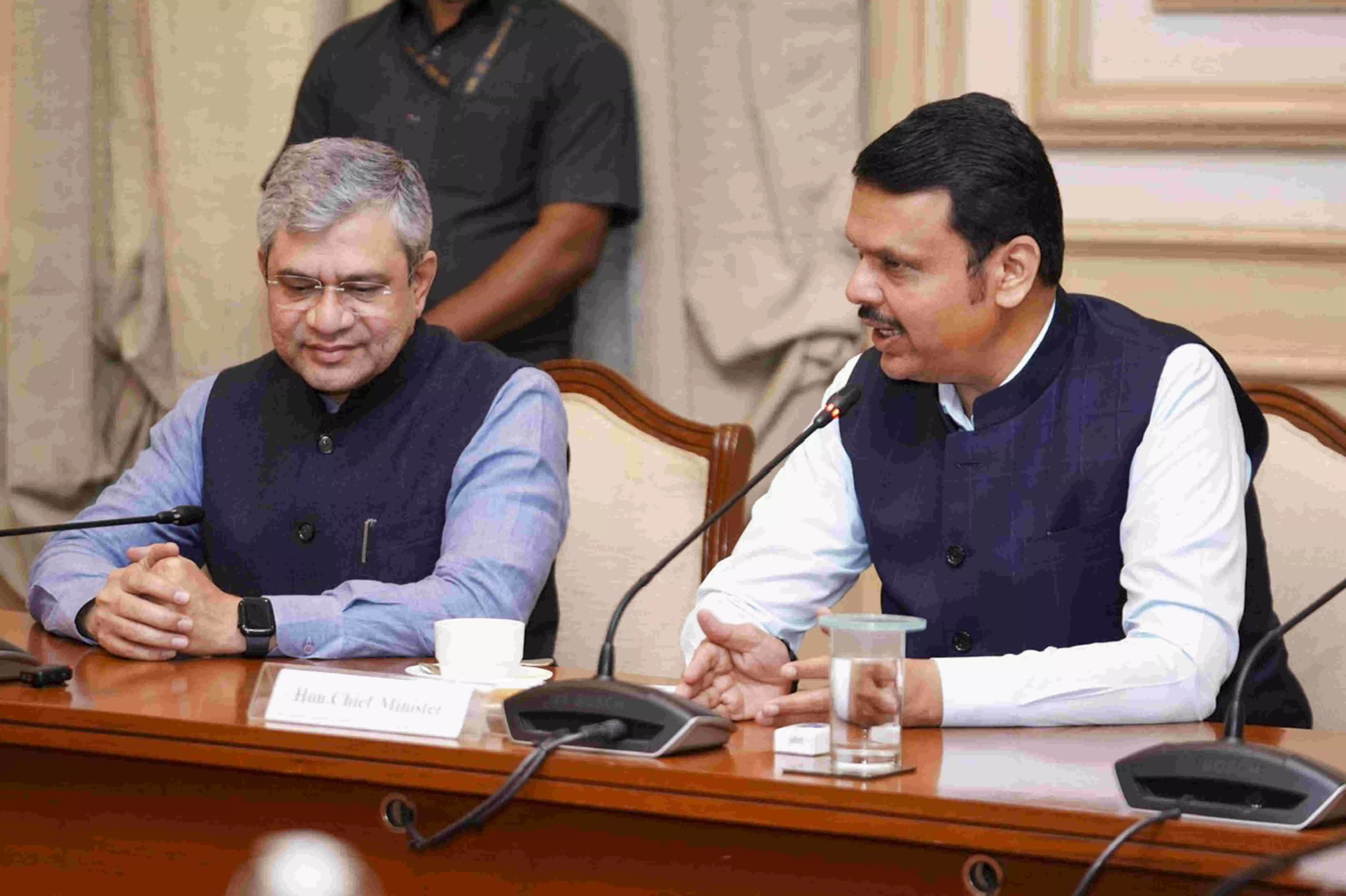 Integrated ticketing system for public transport in Mumbai soon: Fadnavis Integrated ticketing system for public transport in Mumbai soon: Fadnavis