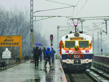 Train to Kashmir: 22-bogie train’s trial run successful on Katra-Srinagar line Train to Kashmir: 22-bogie train’s trial run successful on Katra-Srinagar line
