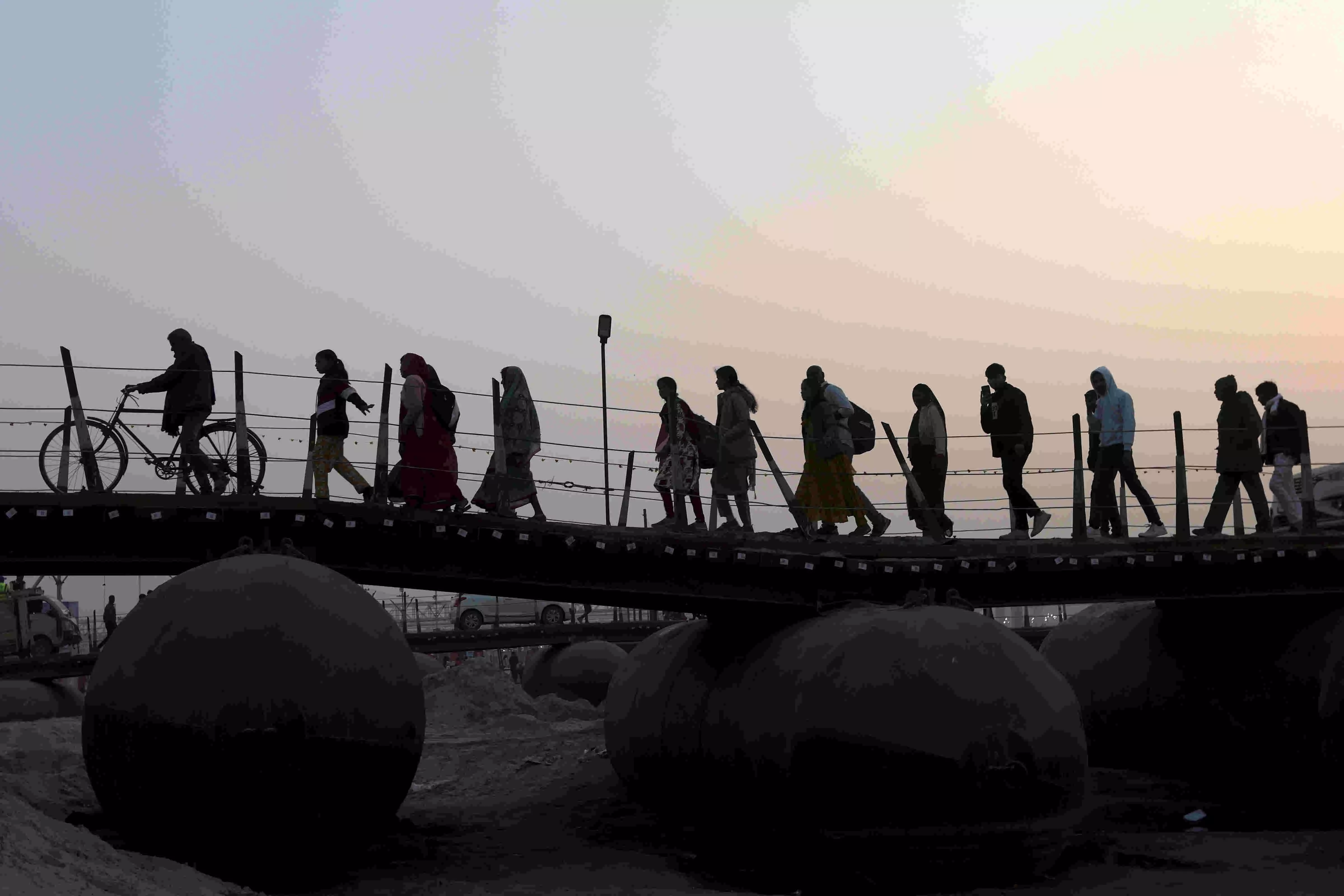 Inspired by 2,500-year-old Persian tech, pontoon bridges connect Sangam, akhadas at Maha Kumbh Inspired by 2,500-year-old Persian tech, pontoon bridges connect Sangam, akhadas at Maha Kumbh