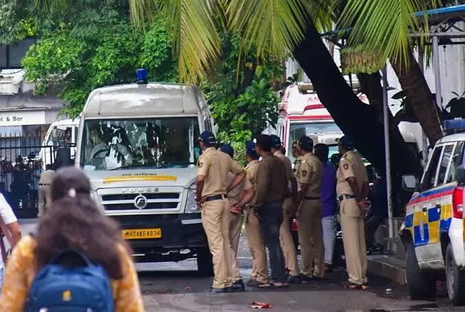 Magistrate holds 5 cops responsible for custodial death in Badlapur sexual assault case Magistrate holds 5 cops responsible for custodial death in Badlapur sexual assault case