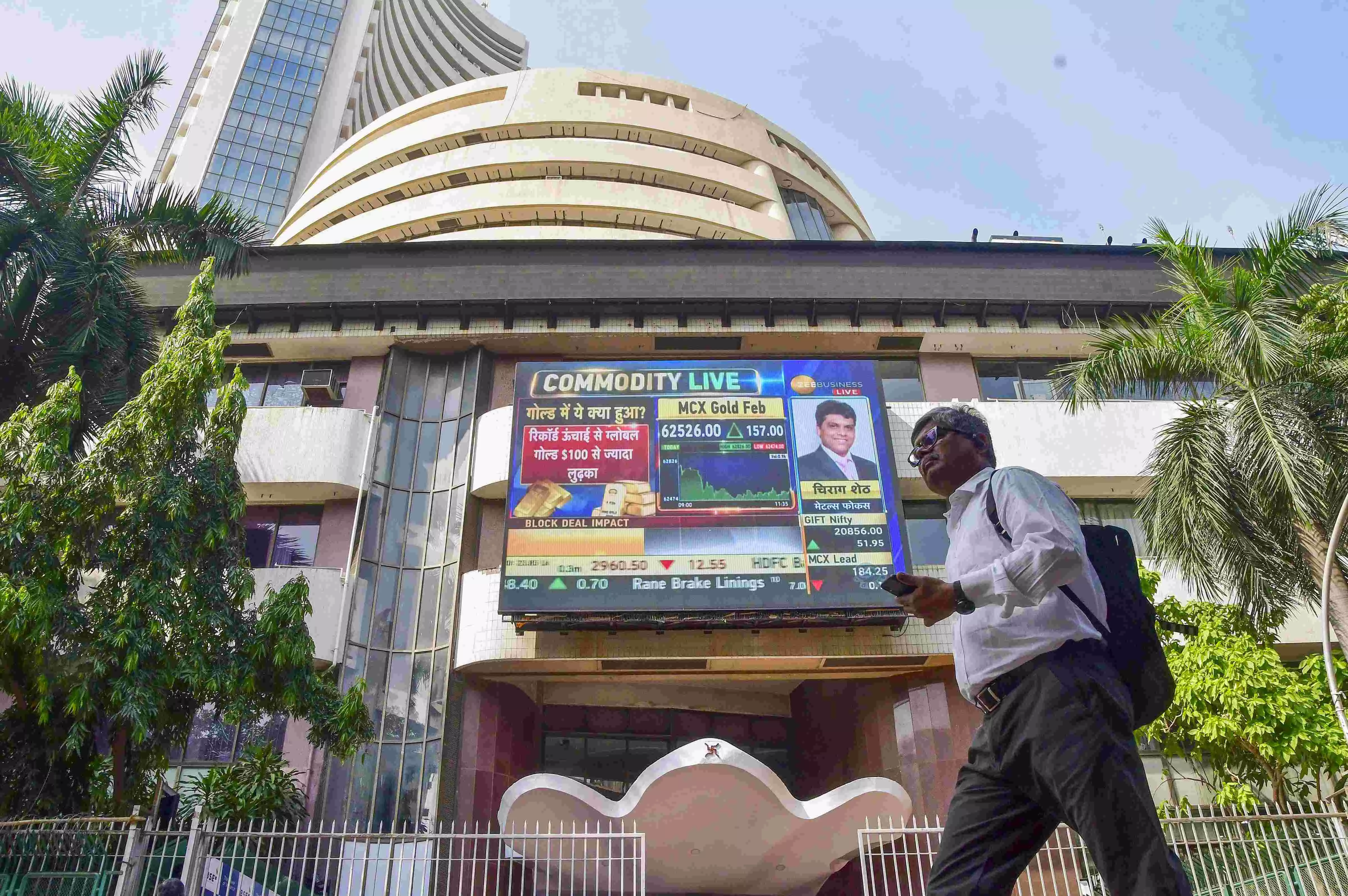 Markets gave up early gains to trade lower; Sensex quotes 309 points lower