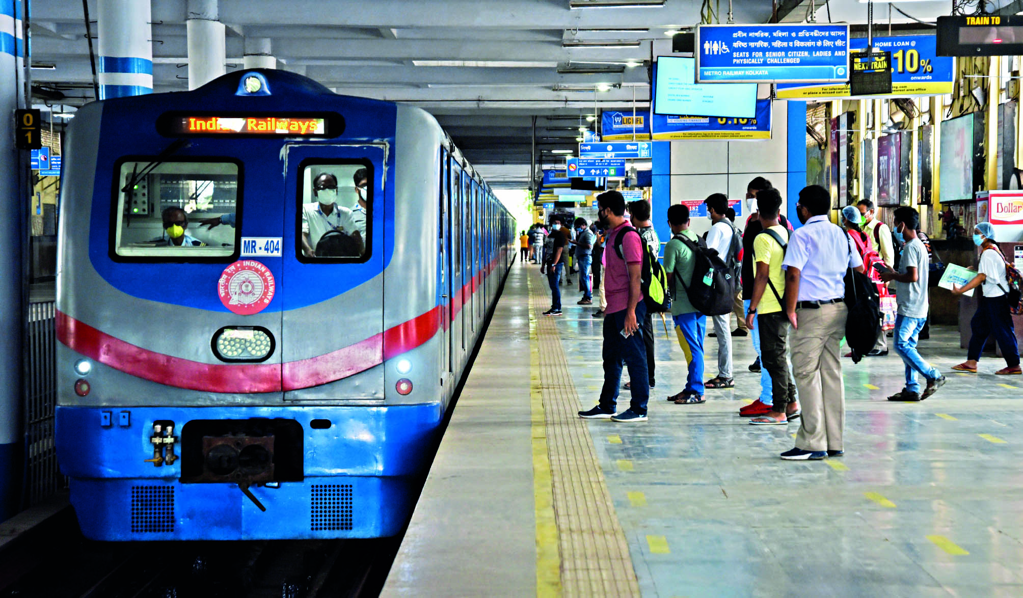 Metro stalls at Dakshineswar, causes delays & overcrowding