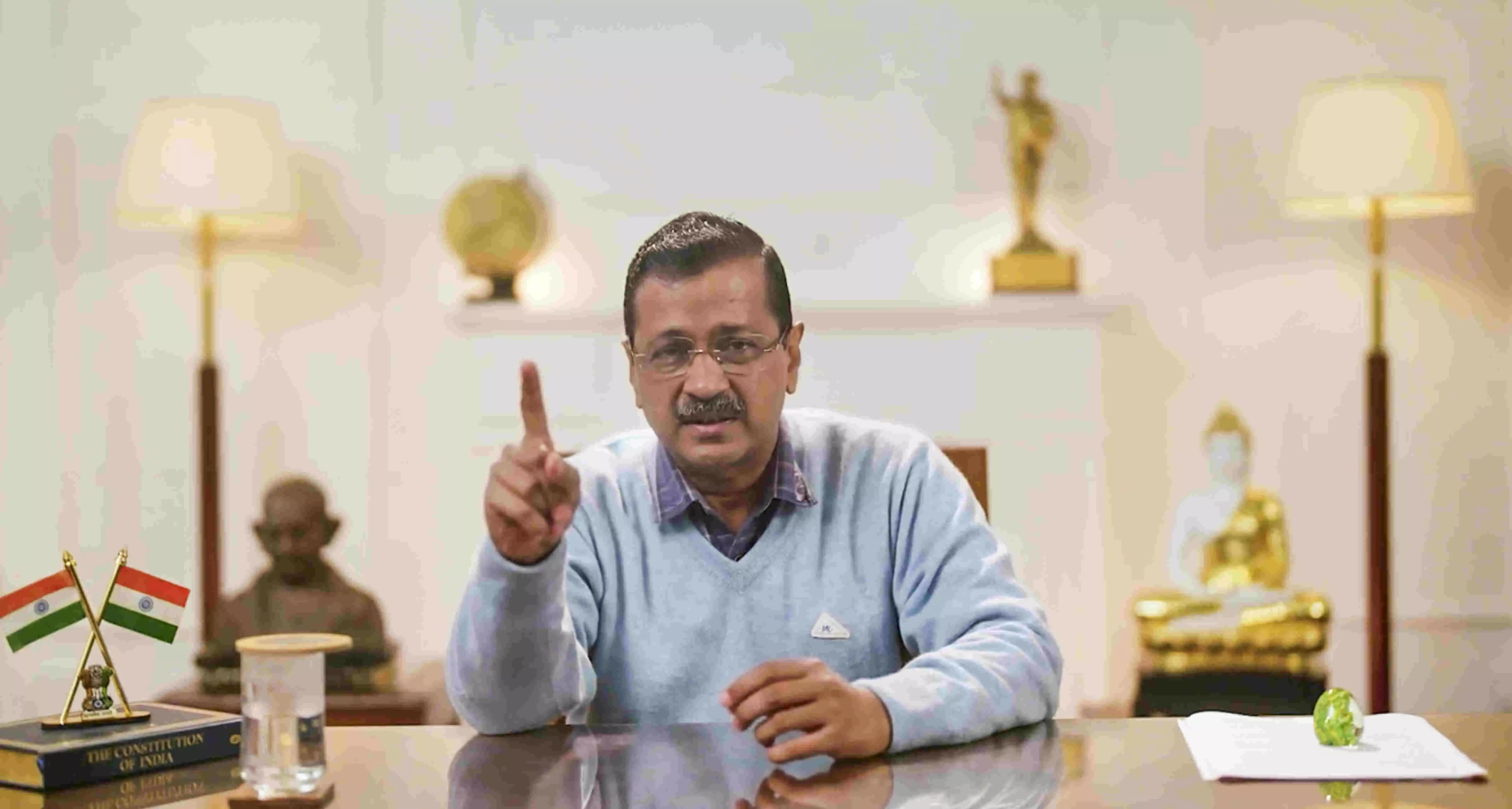 Kejriwal unveils 7-point manifesto for middle class, says they are victim of tax terrorism Kejriwal unveils 7-point manifesto for middle class, says they are victim of tax terrorism