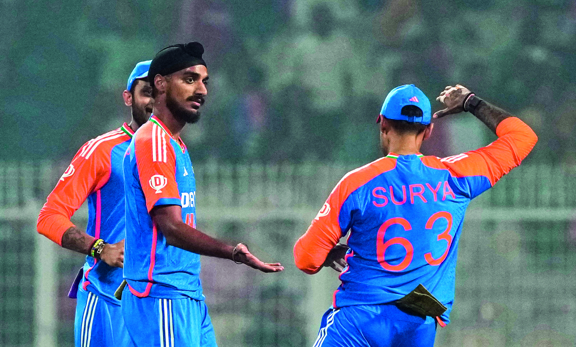 Bowlers rock, Abhishek stars