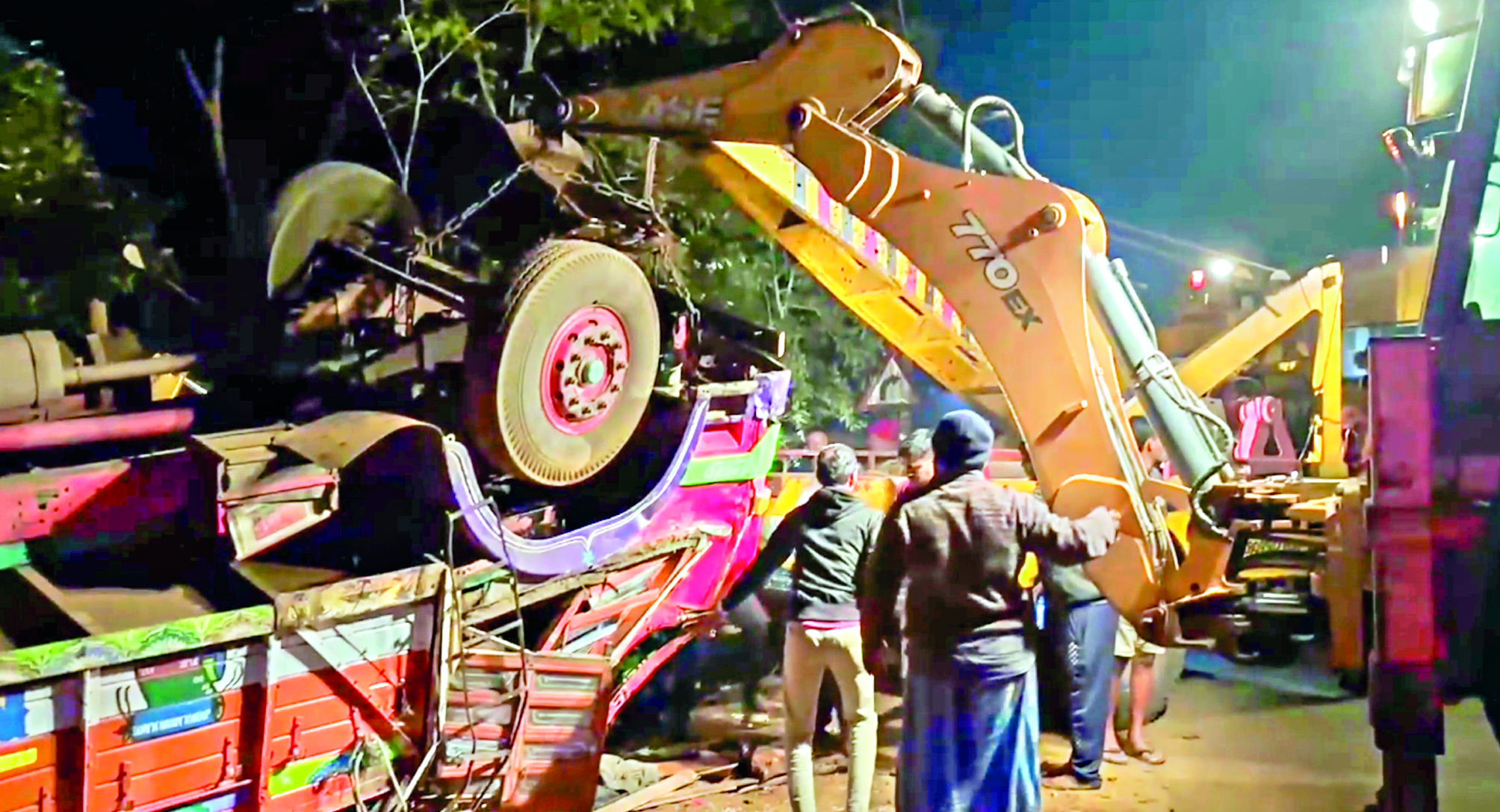 Fourteen killed, 24 injured in two separate accidents in Karnataka Fourteen killed, 24 injured in two separate accidents in Karnataka