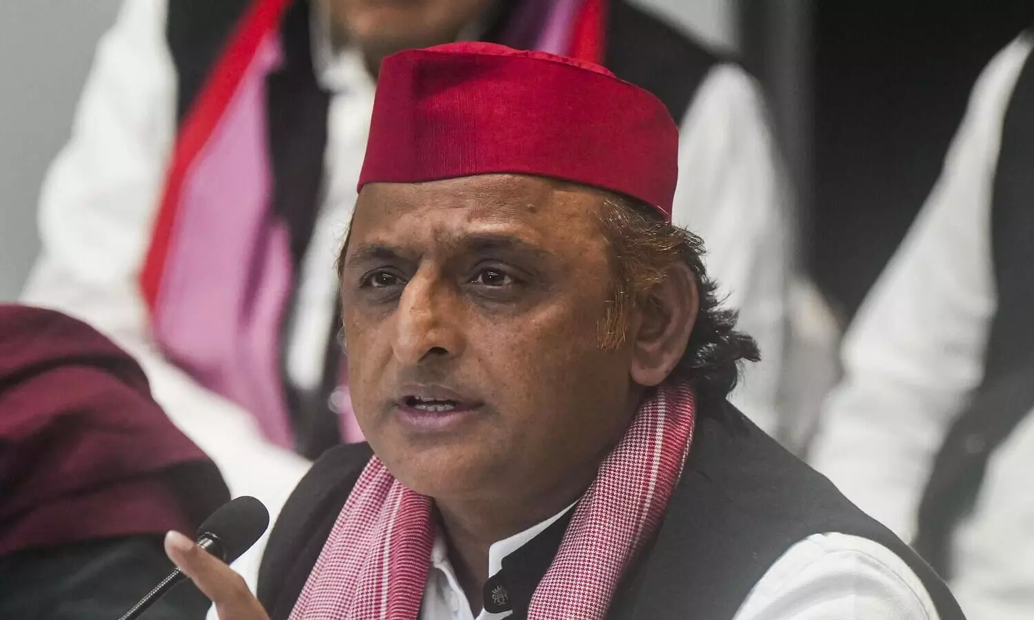 Would you dare sip water from Yamuna in UP: Akhileshs dig at Yogi over his remarks on Kejriwal