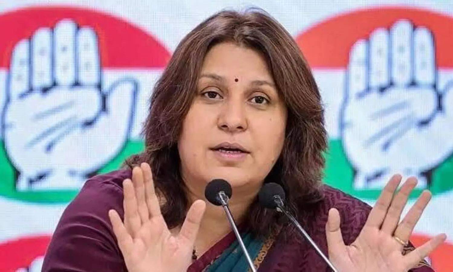 Looks like PM has made up his mind to make rupee hit a century: Congress