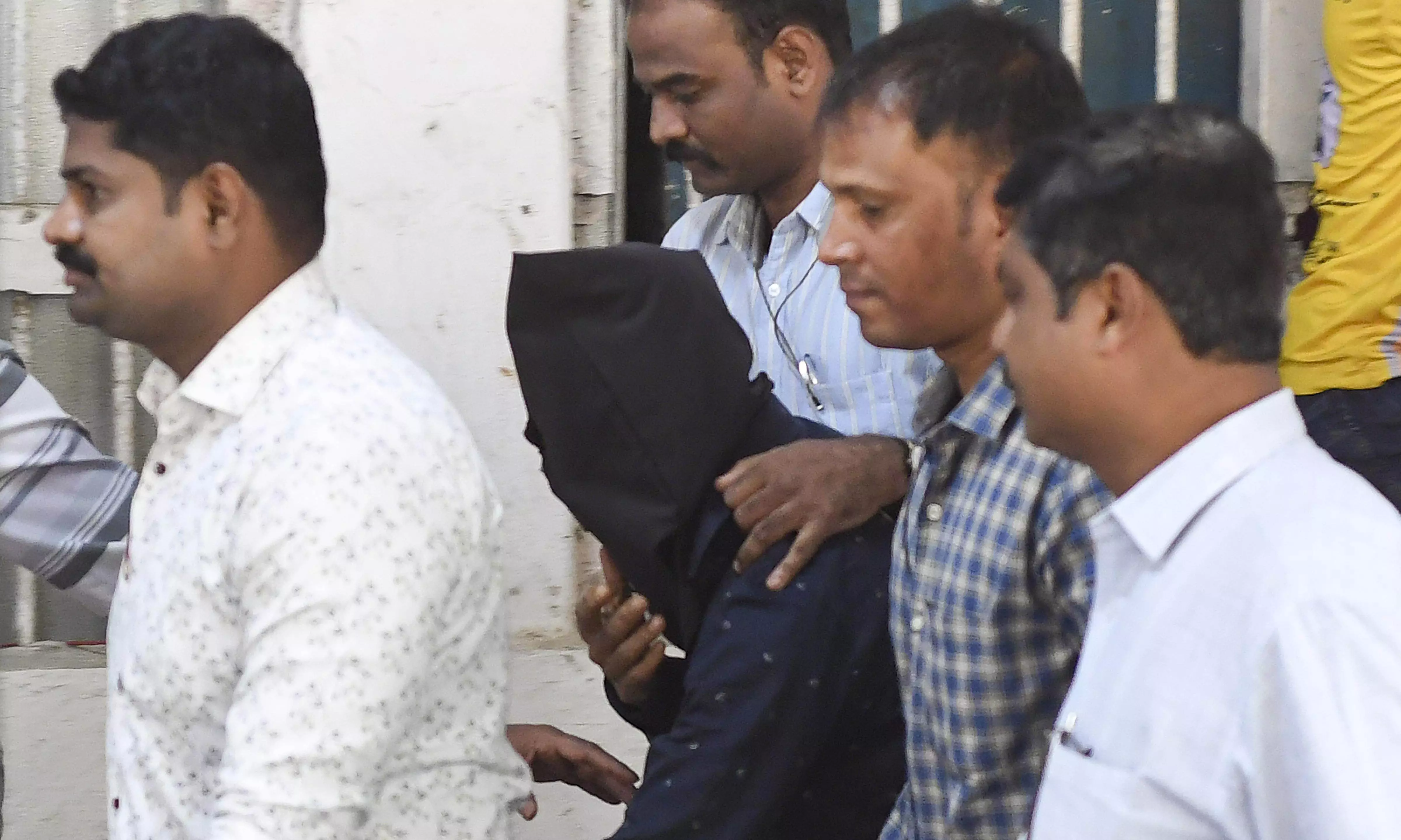 Saif stabbing case: Police to conduct attackers facial recognition; custody extended till Jan 29 Saif stabbing case: Police to conduct attackers facial recognition; custody extended till Jan 29
