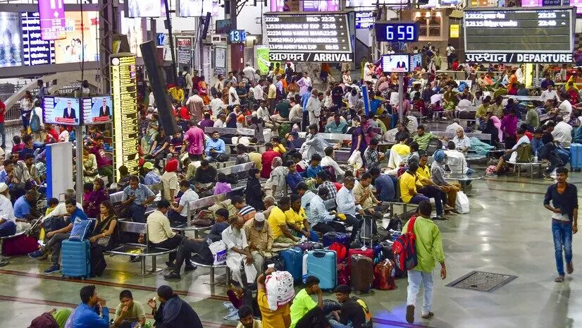 Commuters hit hard on R-Day as block burst in Mumbai disrupts Central Railway train services
