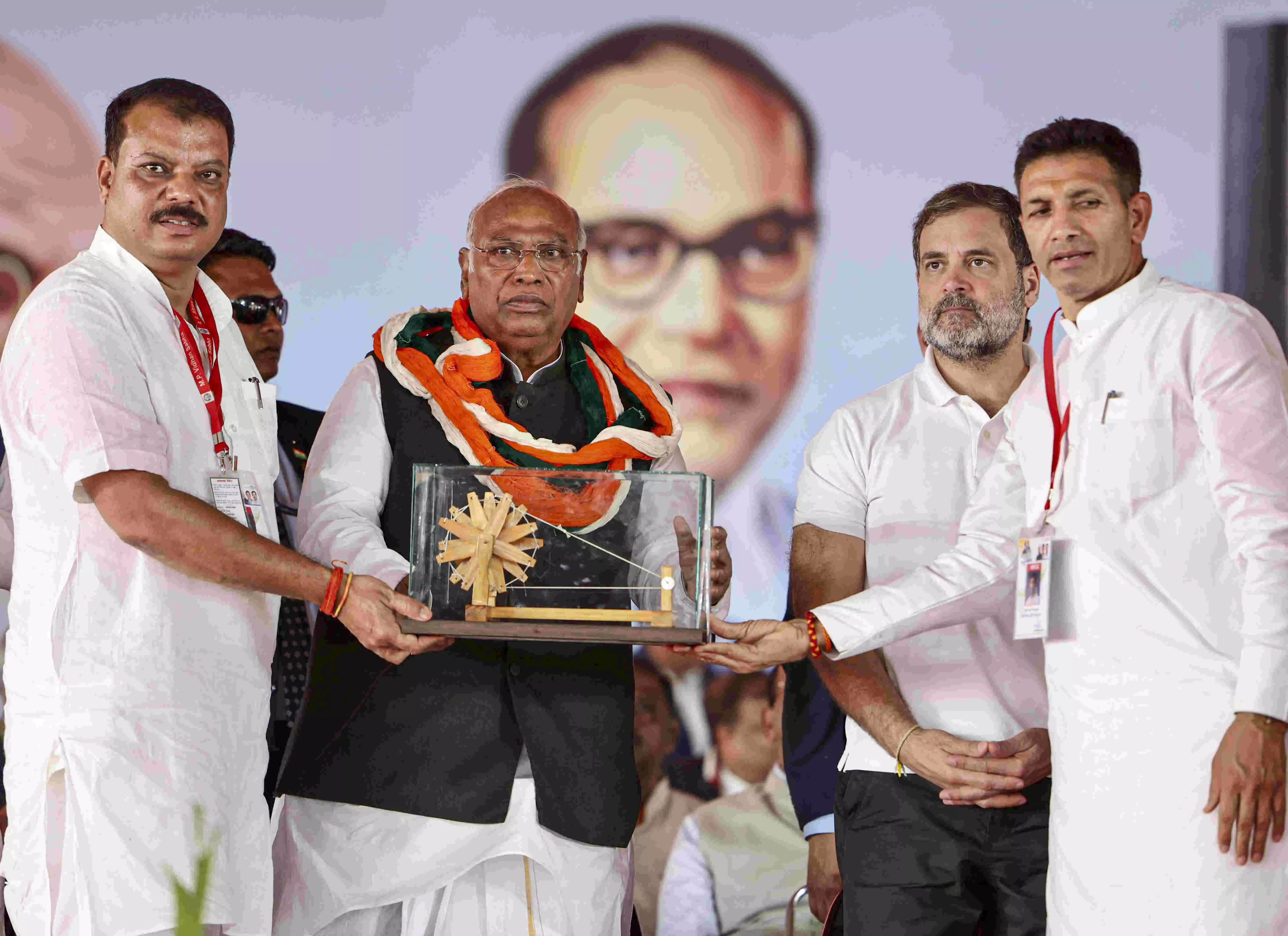 Kharge asks if taking dip in Ganga ends poverty, says BJP leaders competing for cameras Kharge asks if taking dip in Ganga ends poverty, says BJP leaders competing for cameras