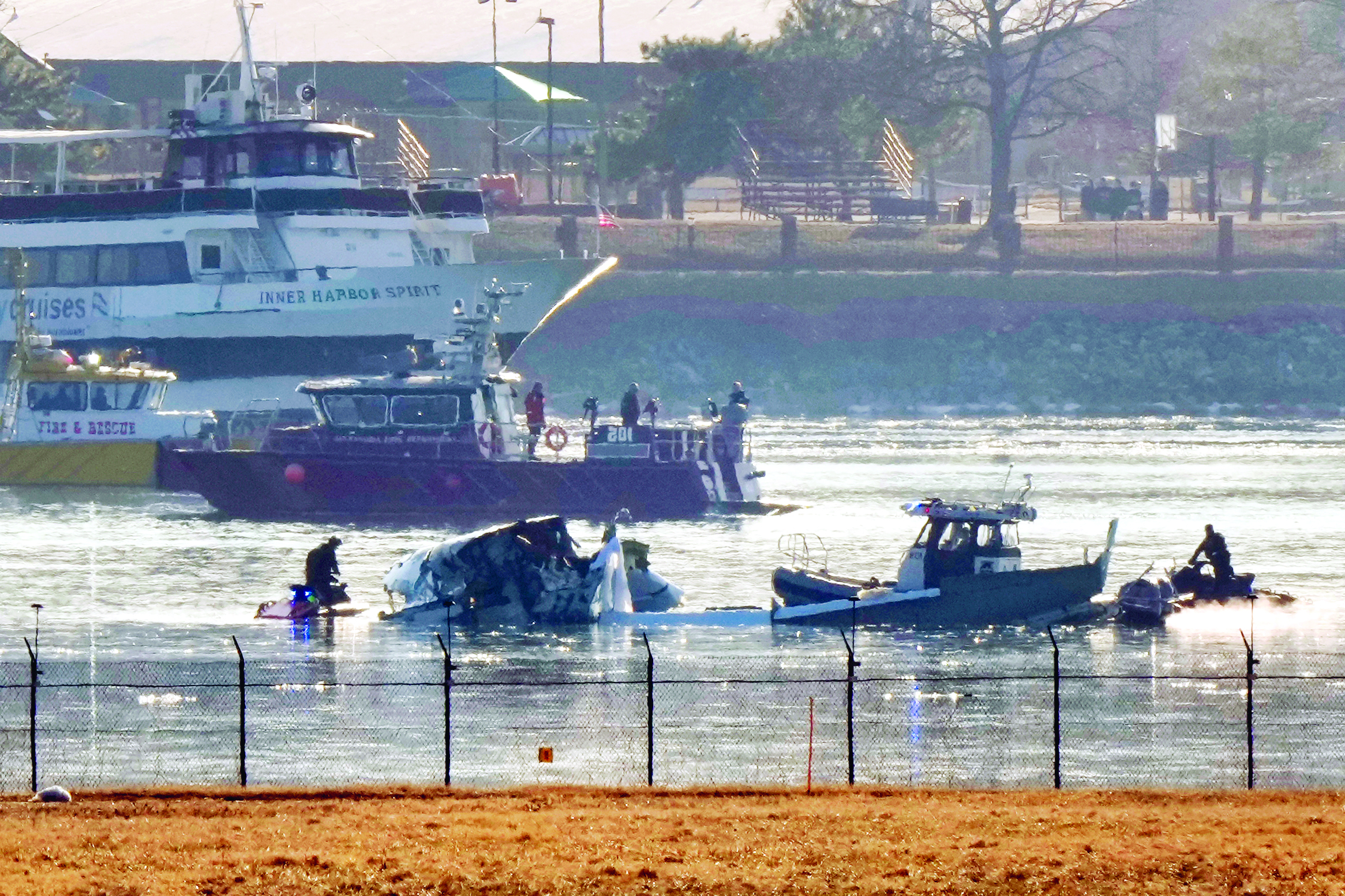 All 67 feared dead after US plane collides with Army chopper near Washington in US All 67 feared dead after US plane collides with Army chopper near Washington in US