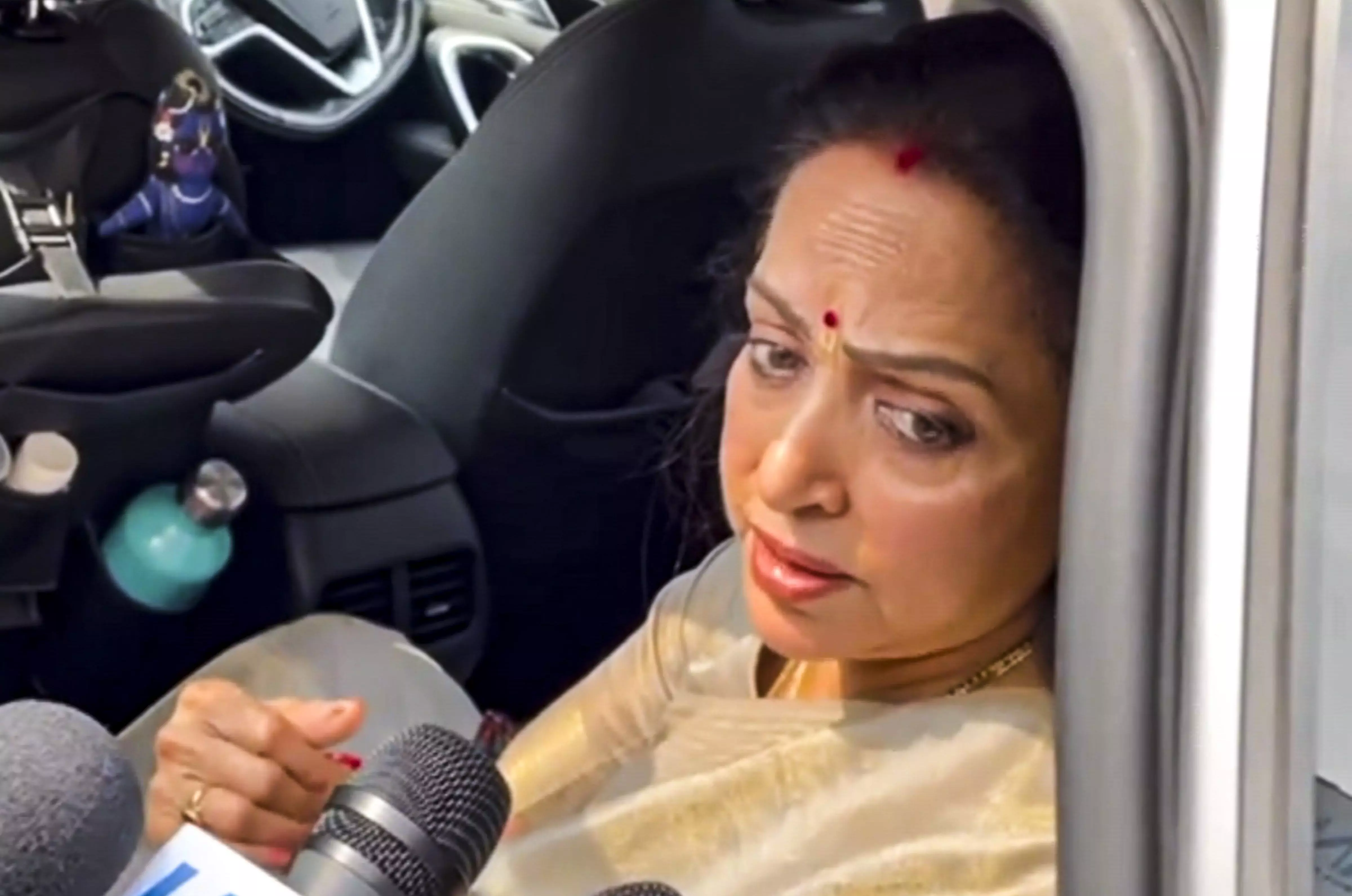 Kumbh stampede was not very big incident, being exaggerated: Hema Malini Kumbh stampede was not very big incident, being exaggerated: Hema Malini