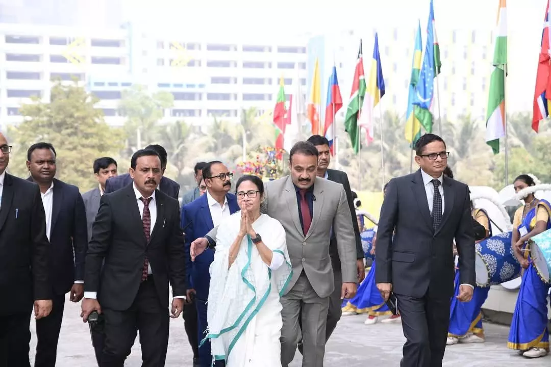 Mamata attends meeting with representatives of FICCI, CII, business tycoons ahead of BGBS Mamata attends meeting with representatives of FICCI, CII, business tycoons ahead of BGBS